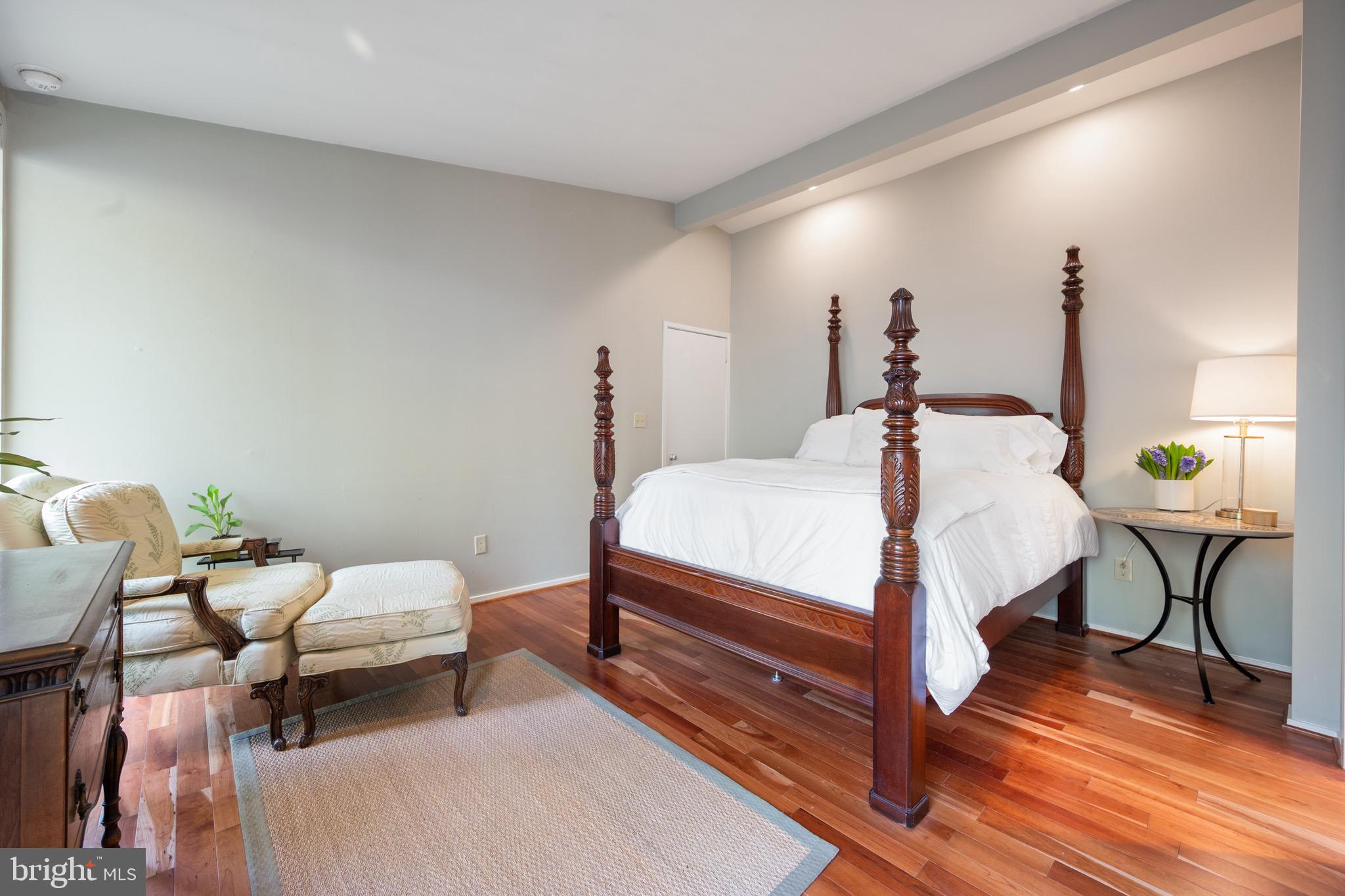 HOLLIN HILLS - Residential