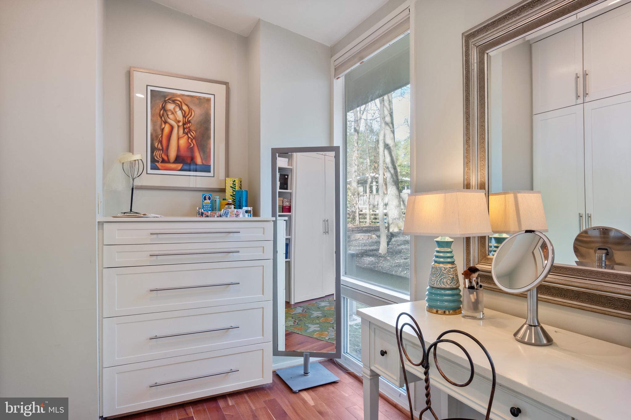 HOLLIN HILLS - Residential