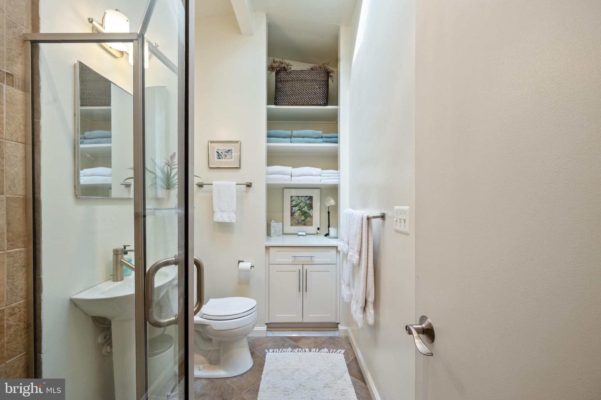 HOLLIN HILLS - Residential