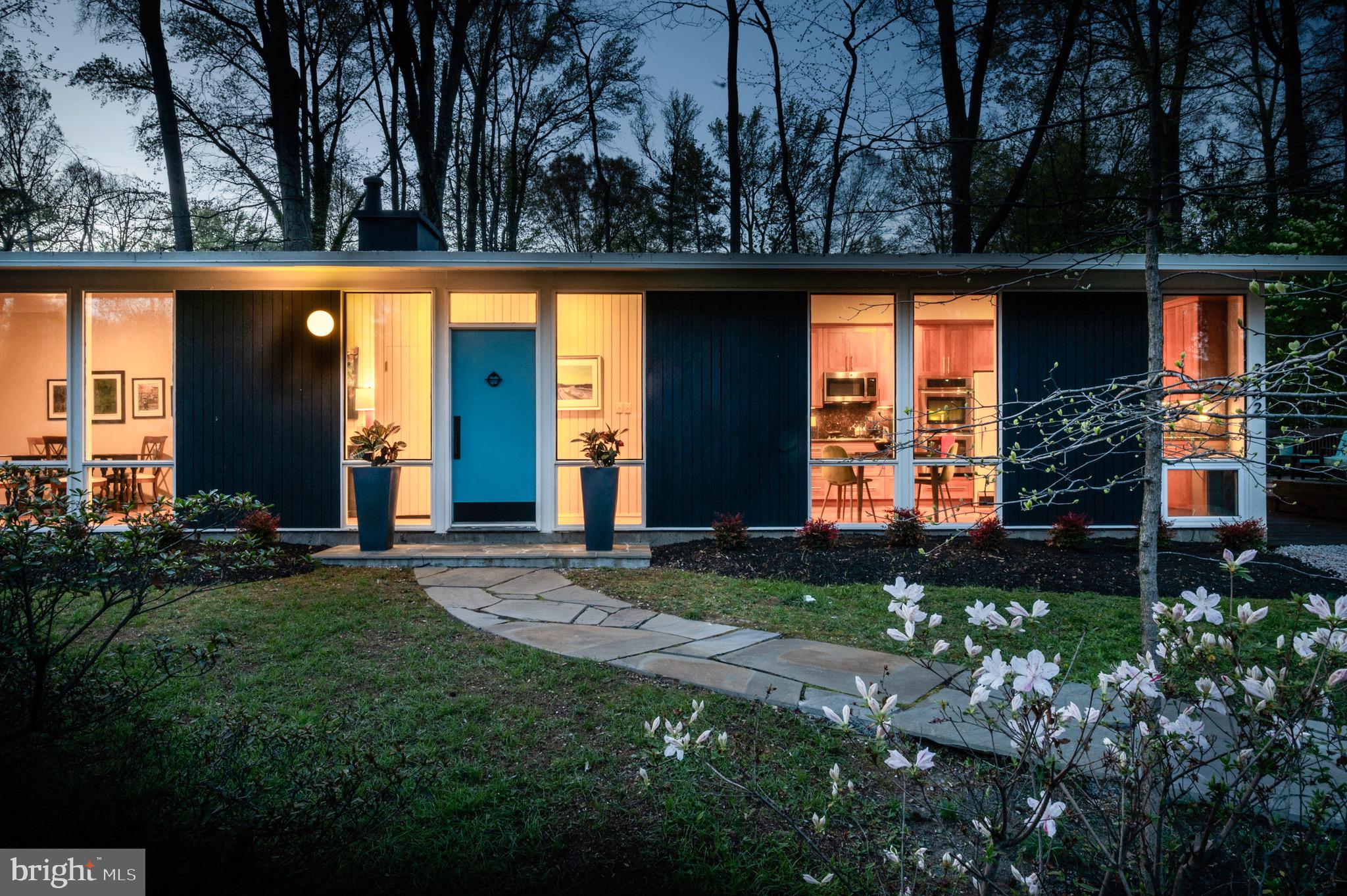 2402 DAPHNE LANE