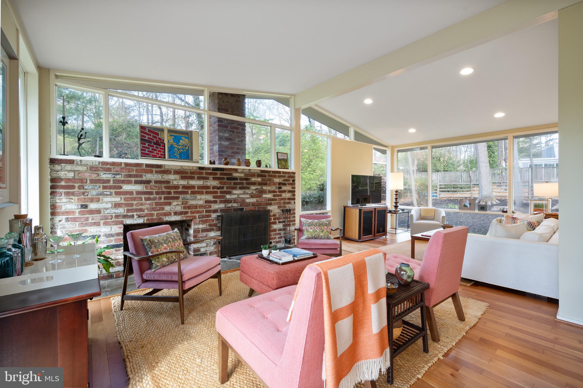 HOLLIN HILLS - Residential