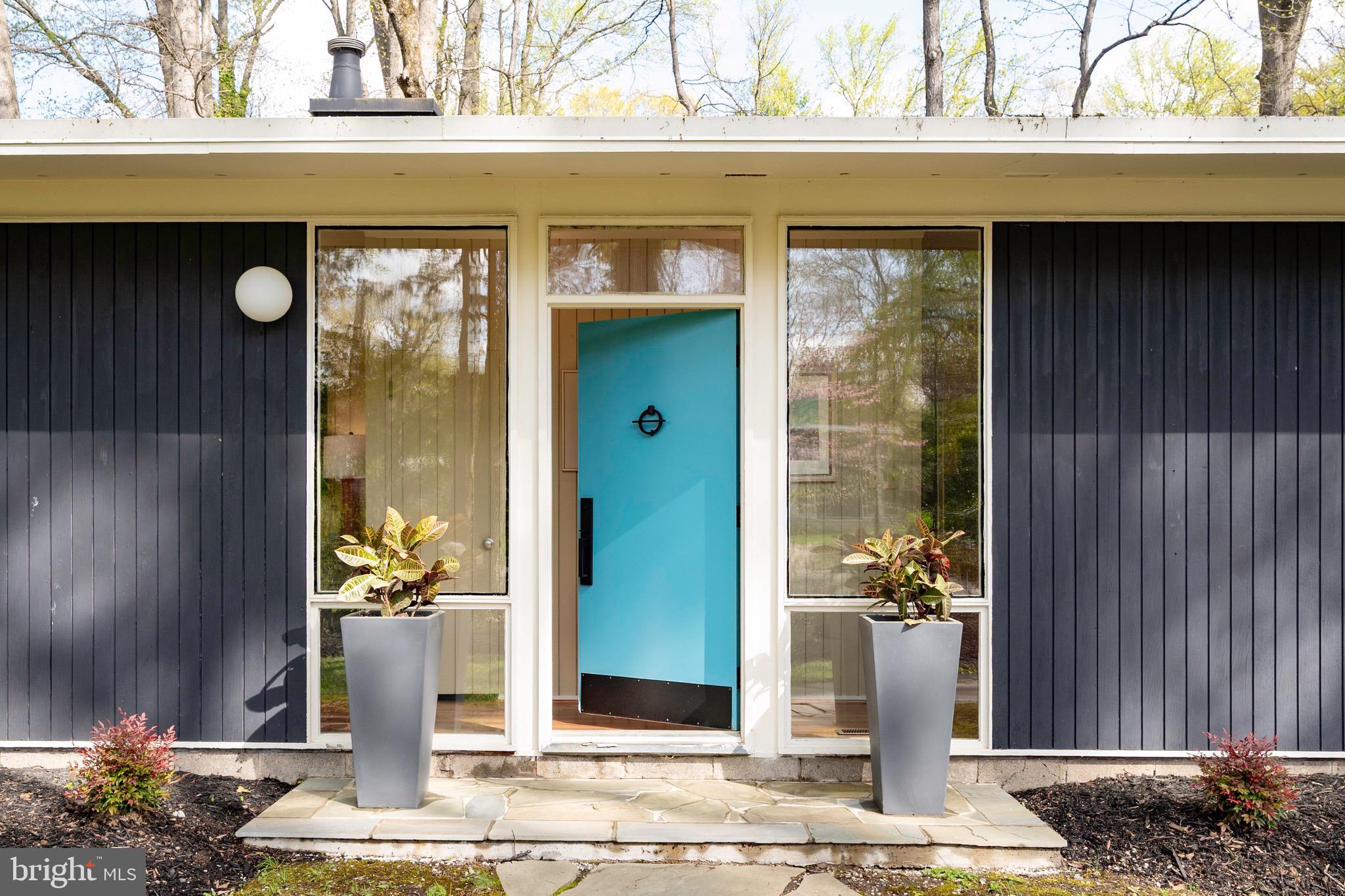 2402 DAPHNE LANE