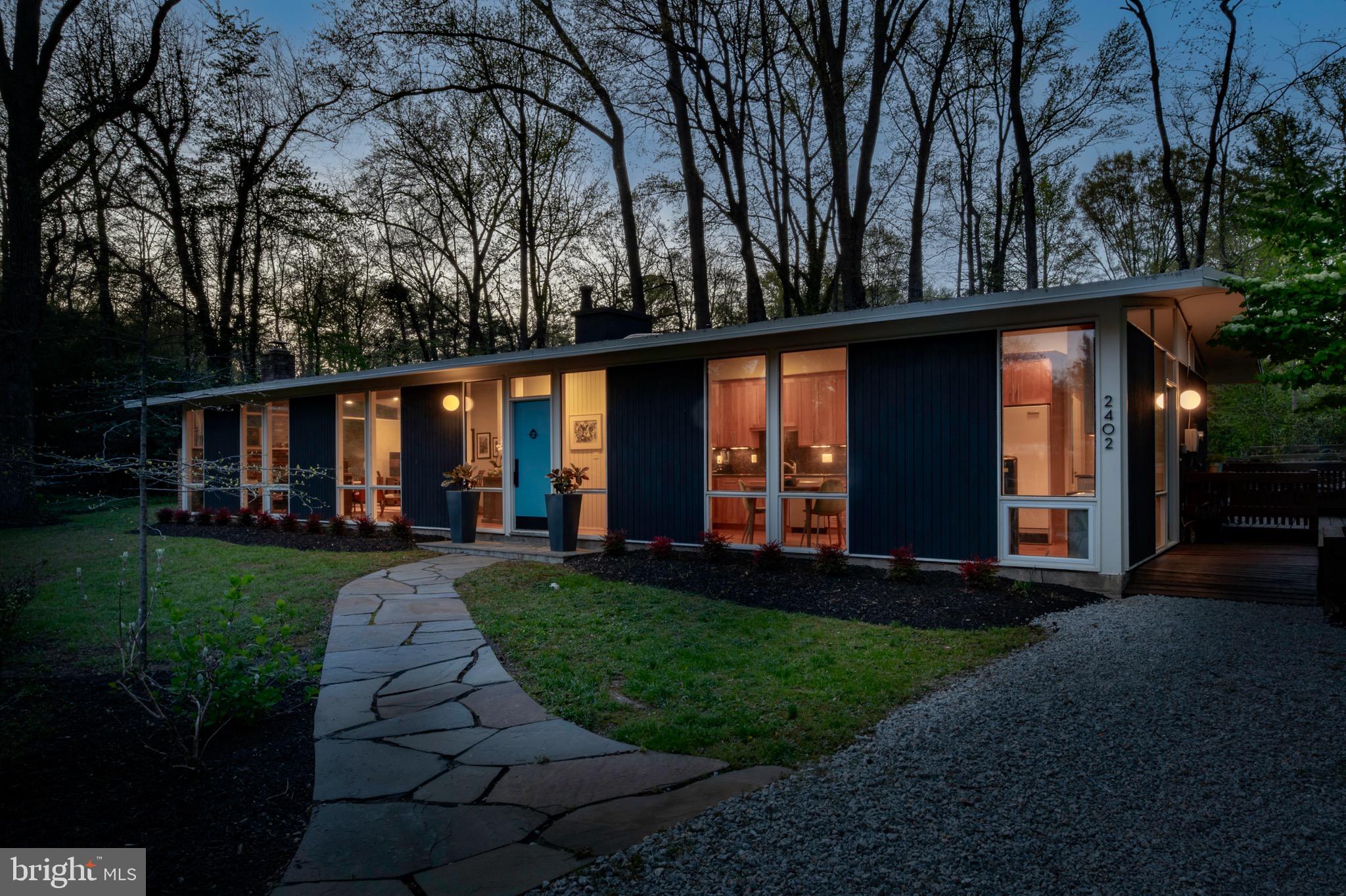 2402 DAPHNE LANE