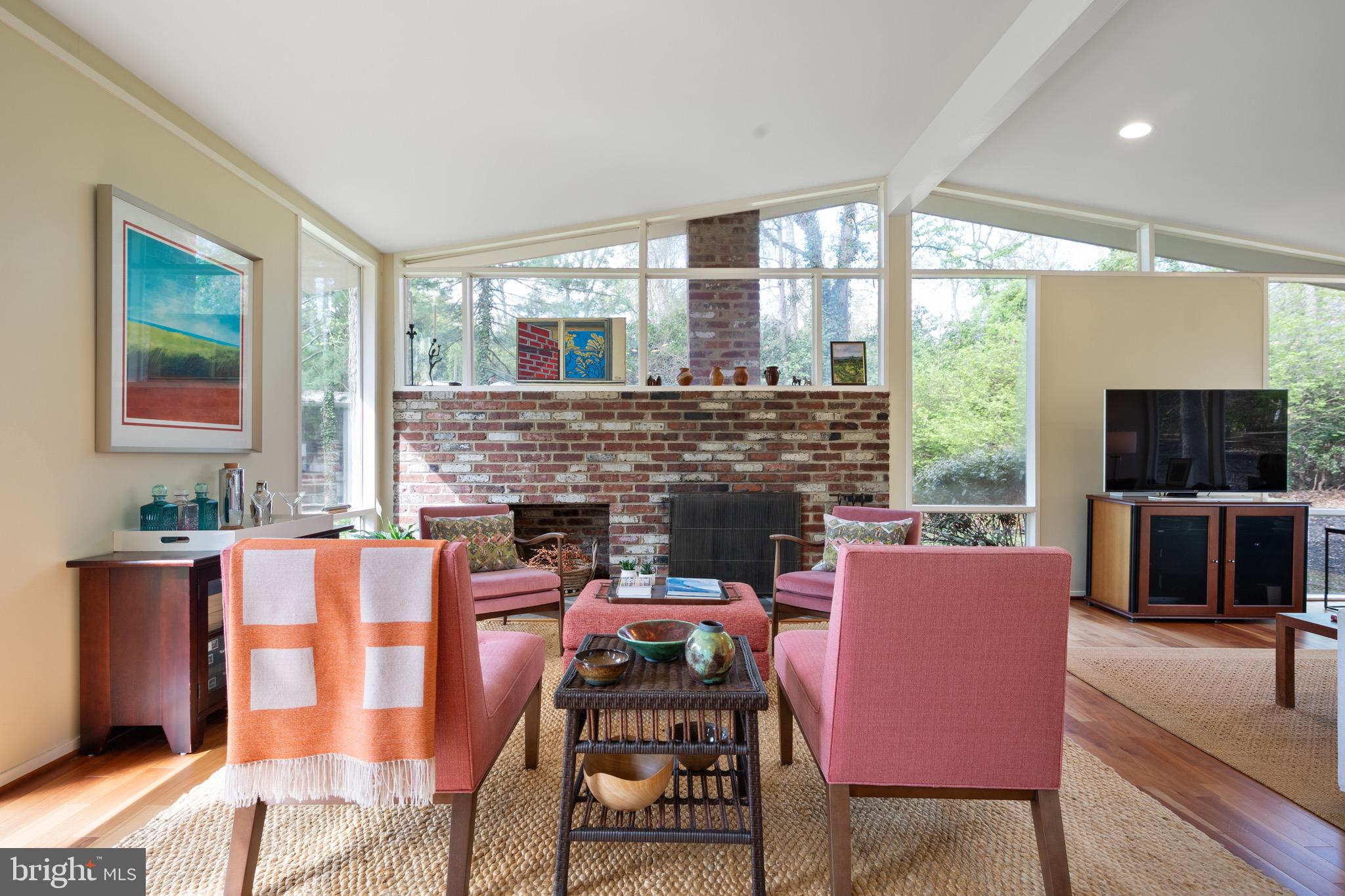 HOLLIN HILLS - Residential