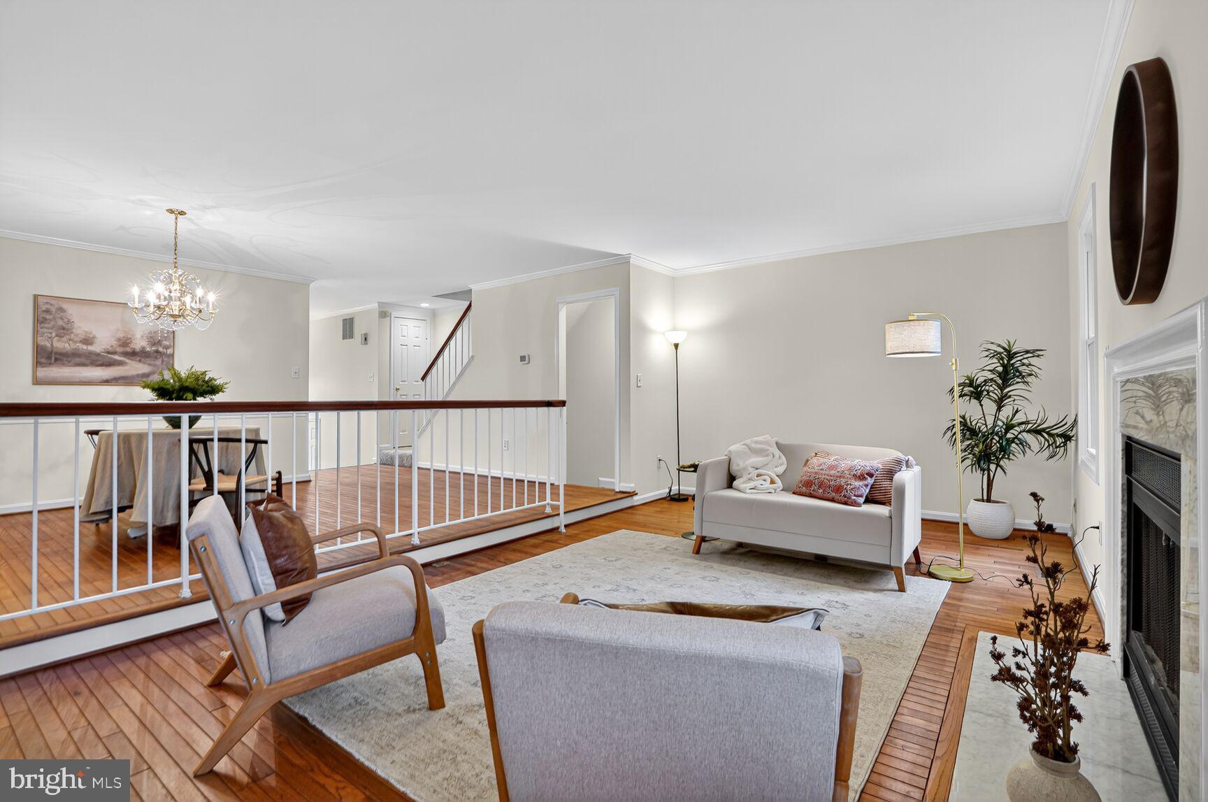 OAKTON VILLAGE - Residential