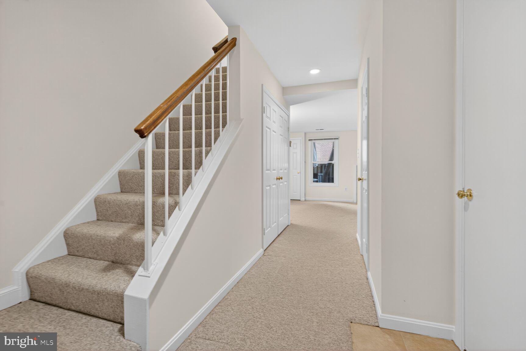 OAKTON VILLAGE - Residential