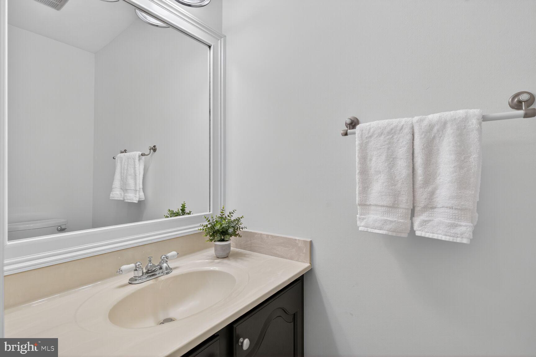 OAKTON VILLAGE - Residential