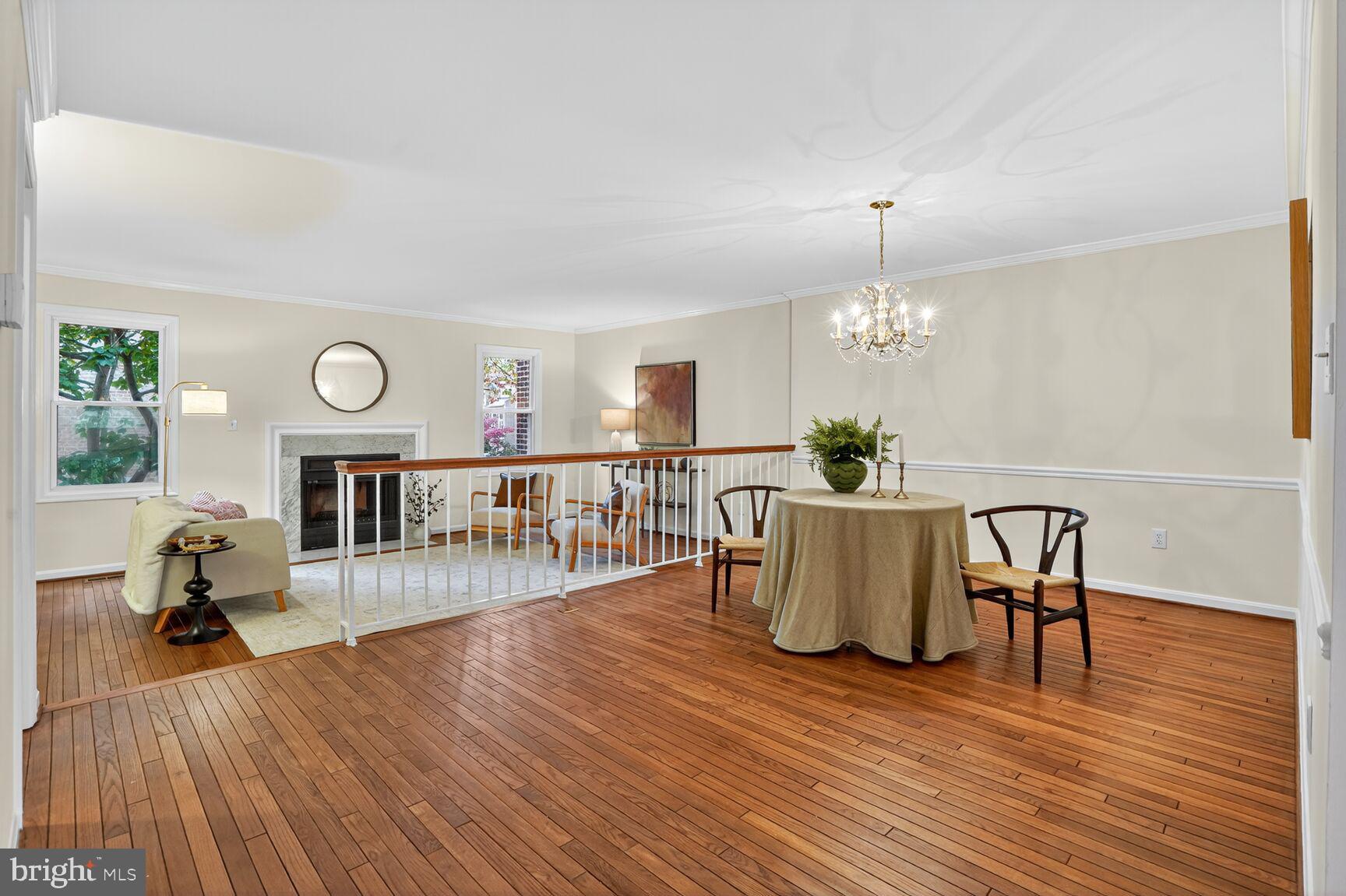 OAKTON VILLAGE - Residential