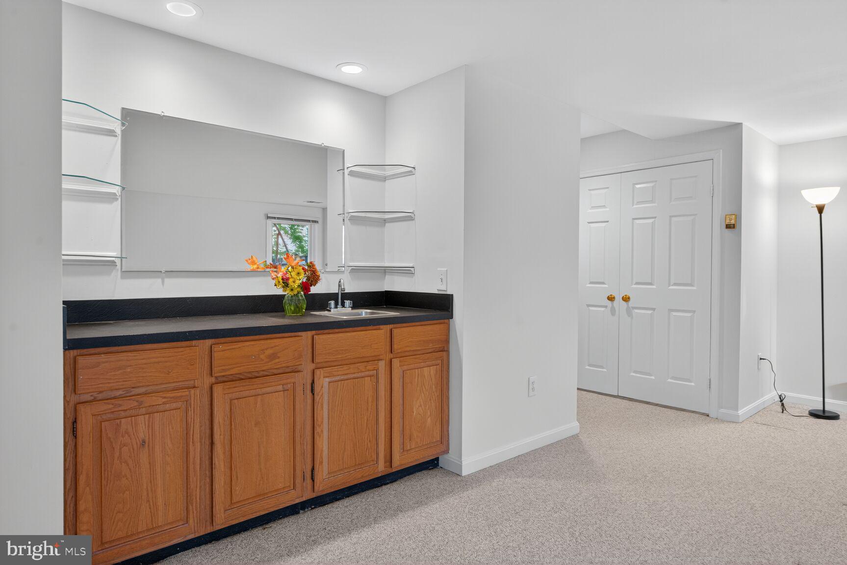 OAKTON VILLAGE - Residential