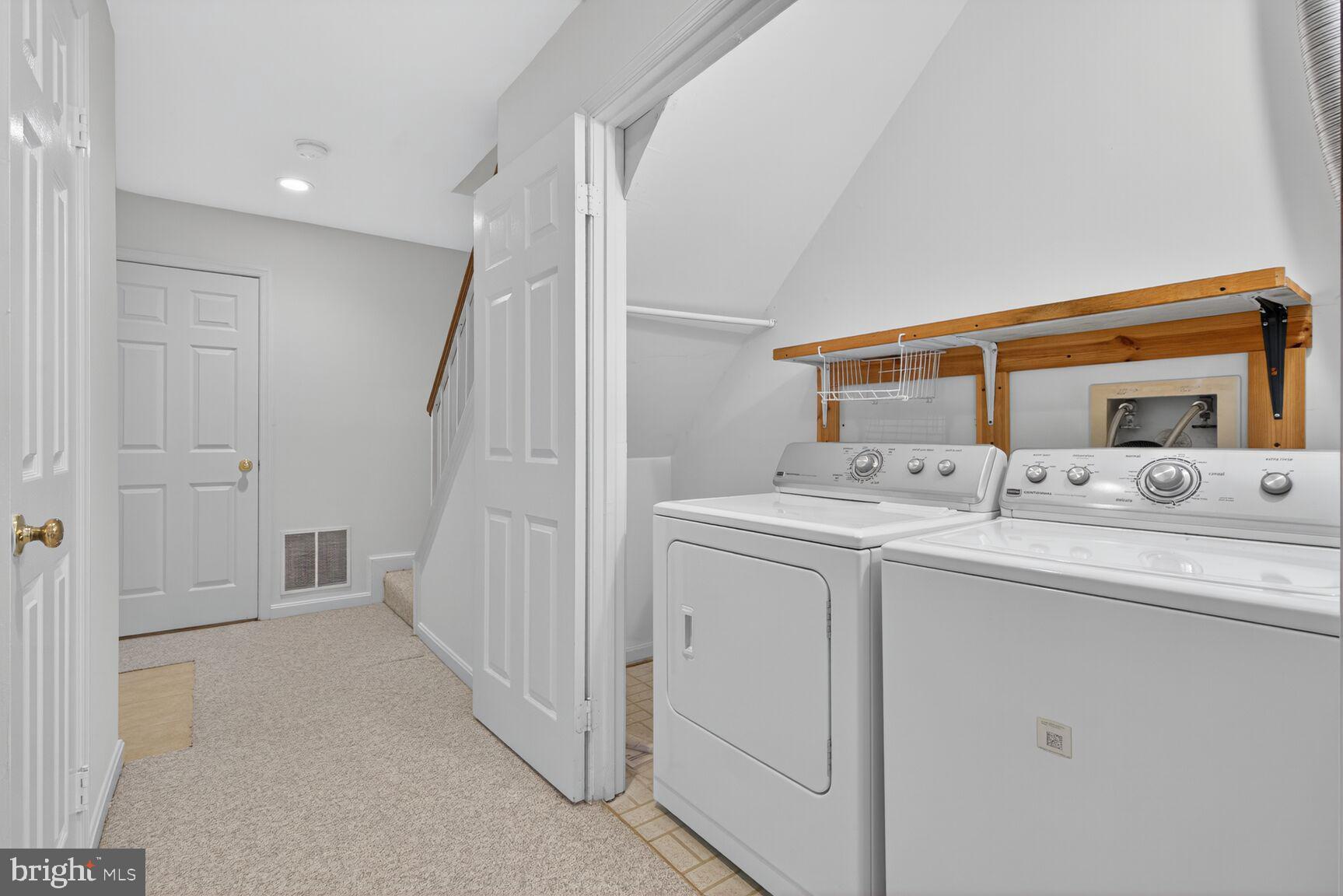 OAKTON VILLAGE - Residential