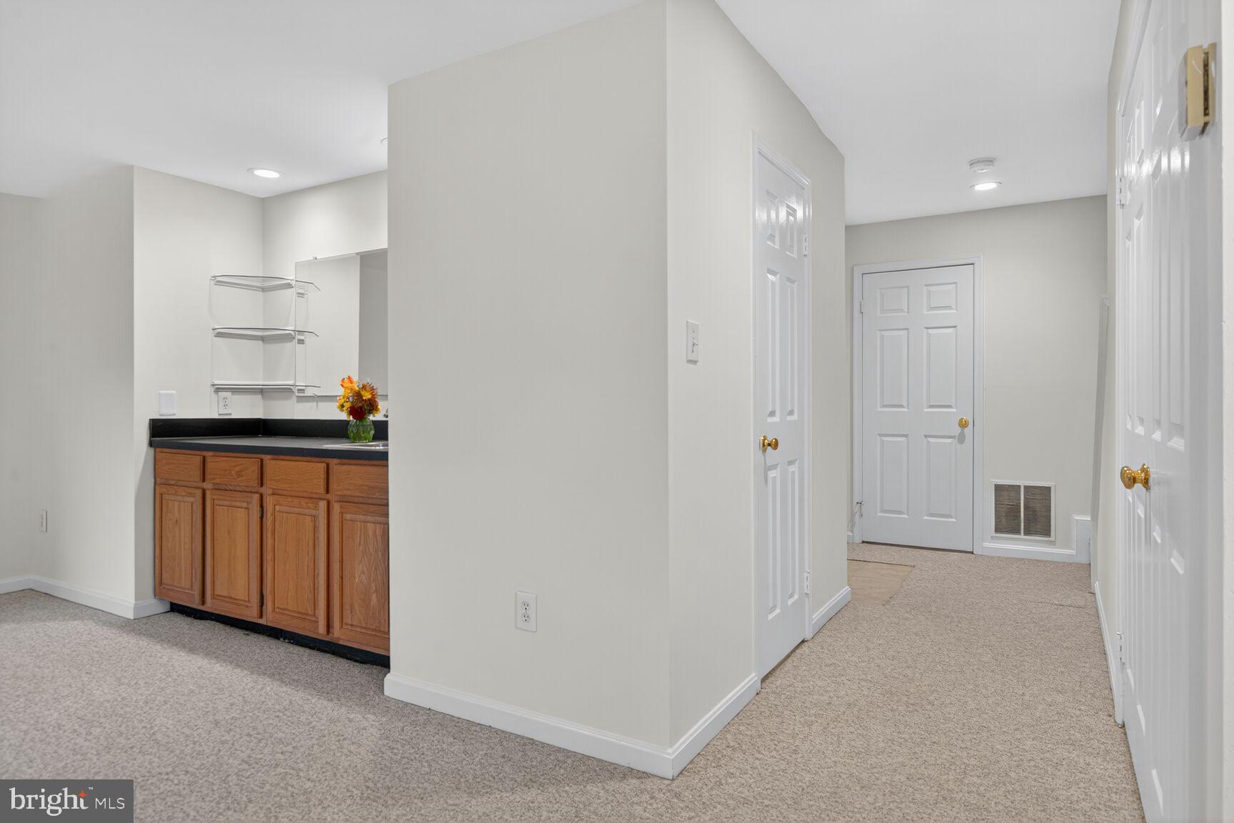 OAKTON VILLAGE - Residential