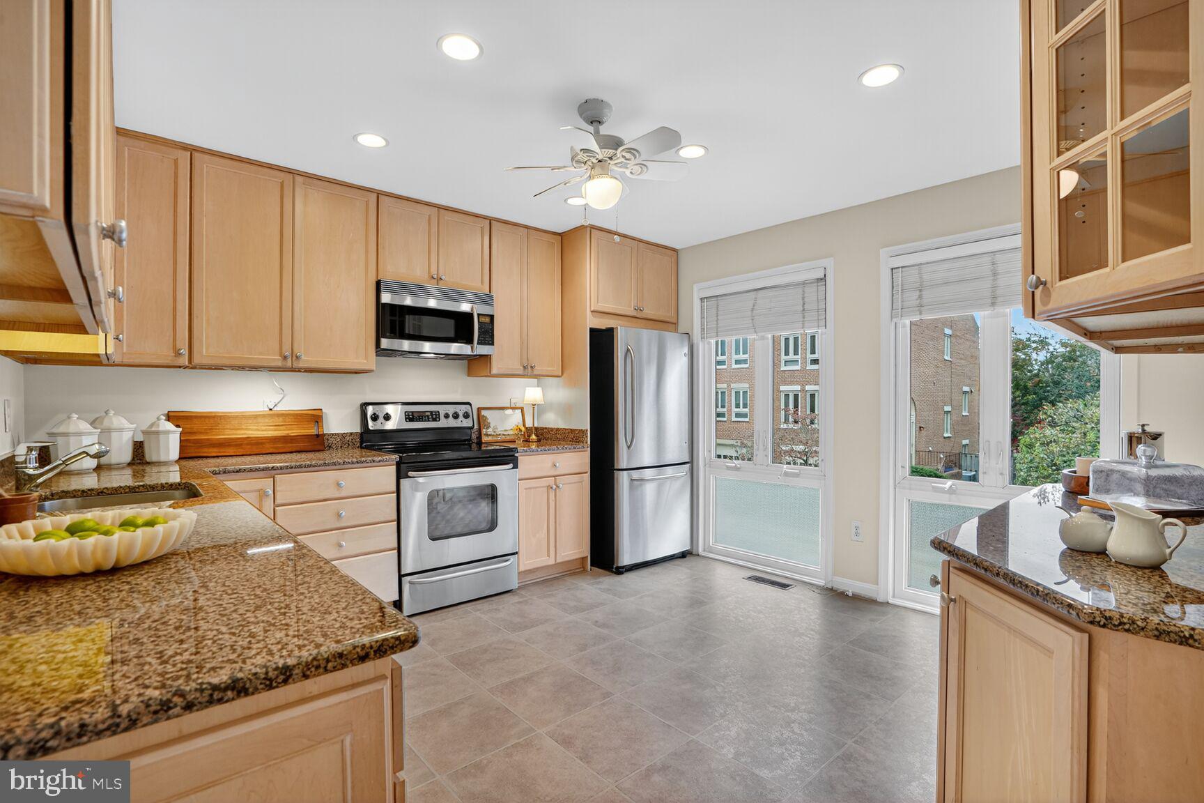 OAKTON VILLAGE - Residential