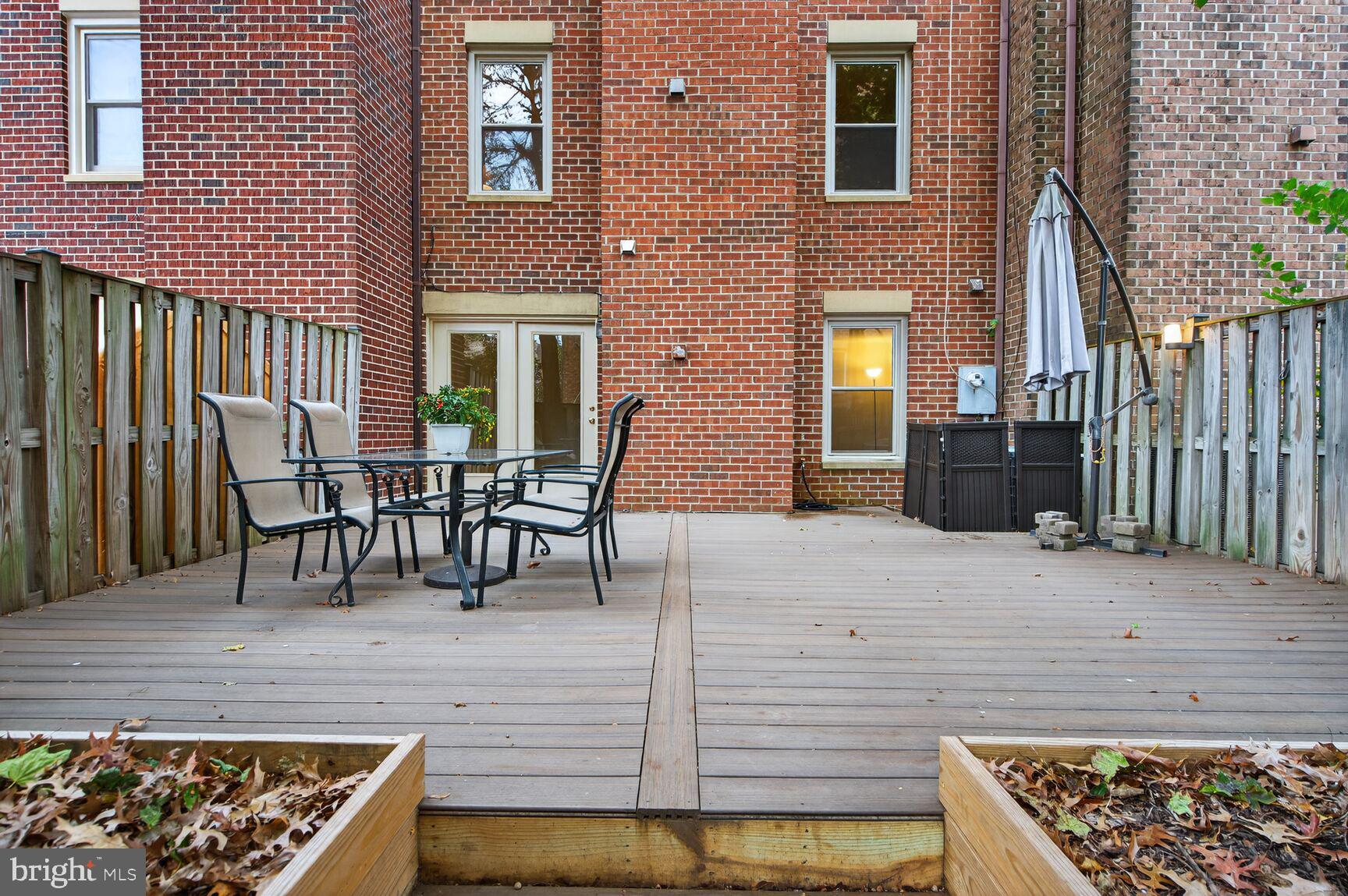 OAKTON VILLAGE - Residential