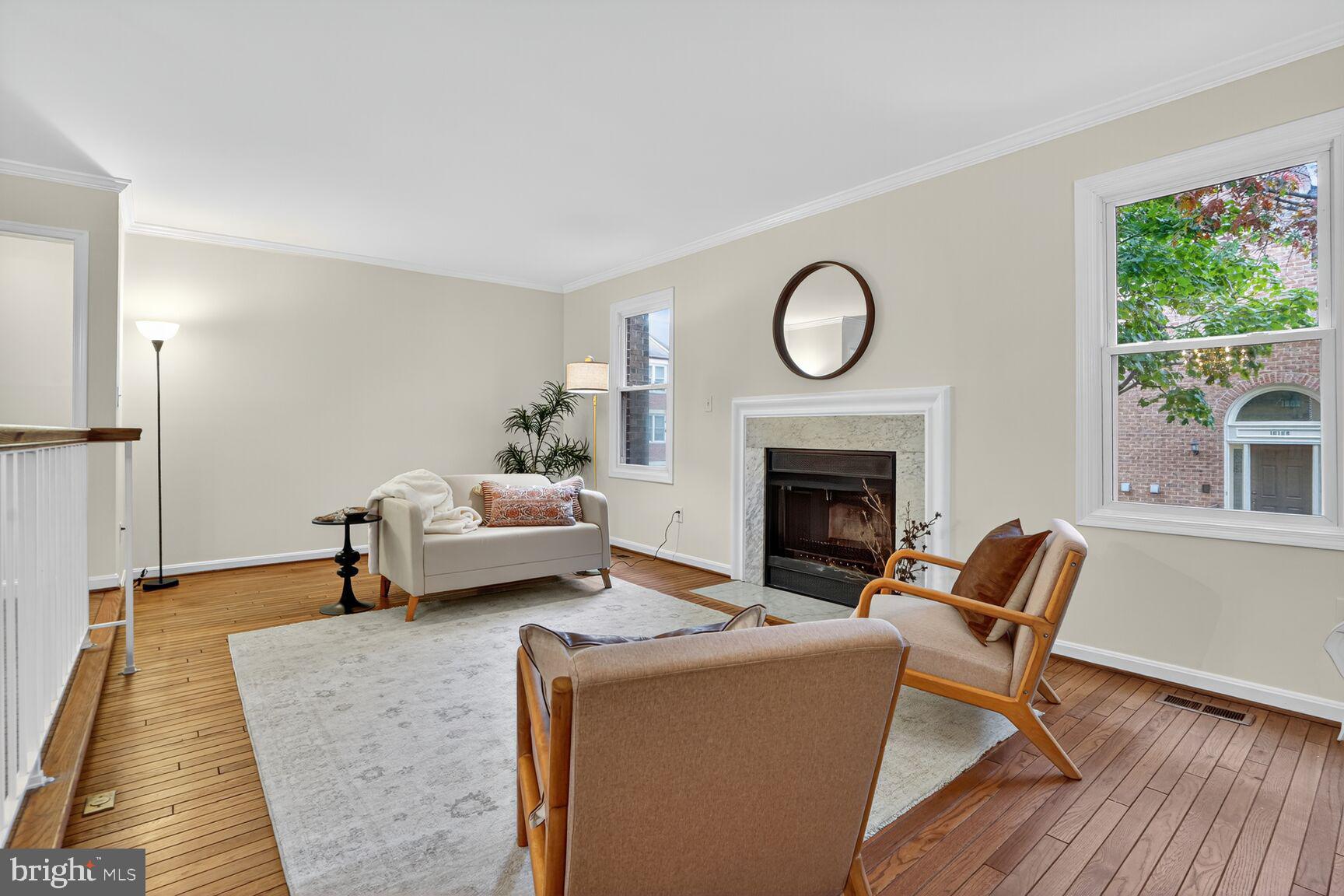 OAKTON VILLAGE - Residential