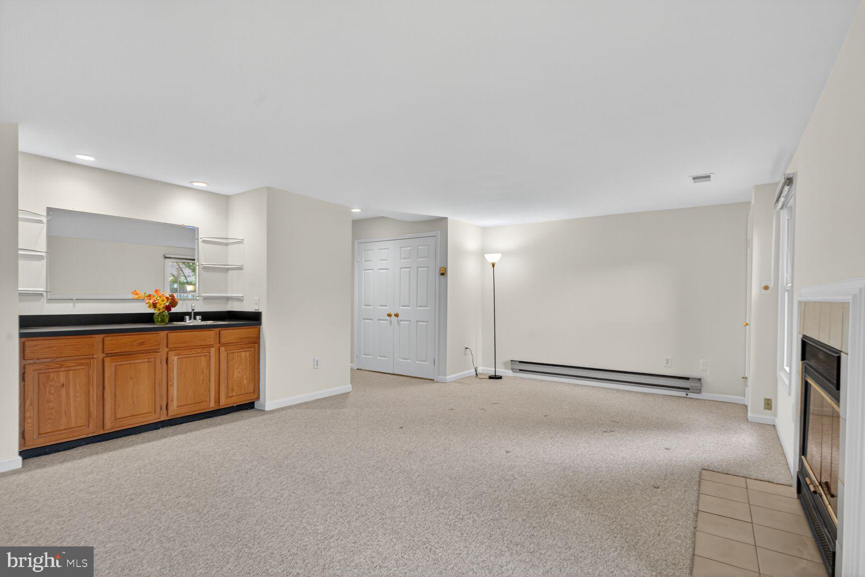 OAKTON VILLAGE - Residential