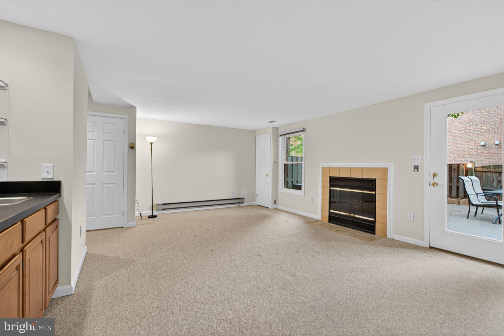 OAKTON VILLAGE - Residential