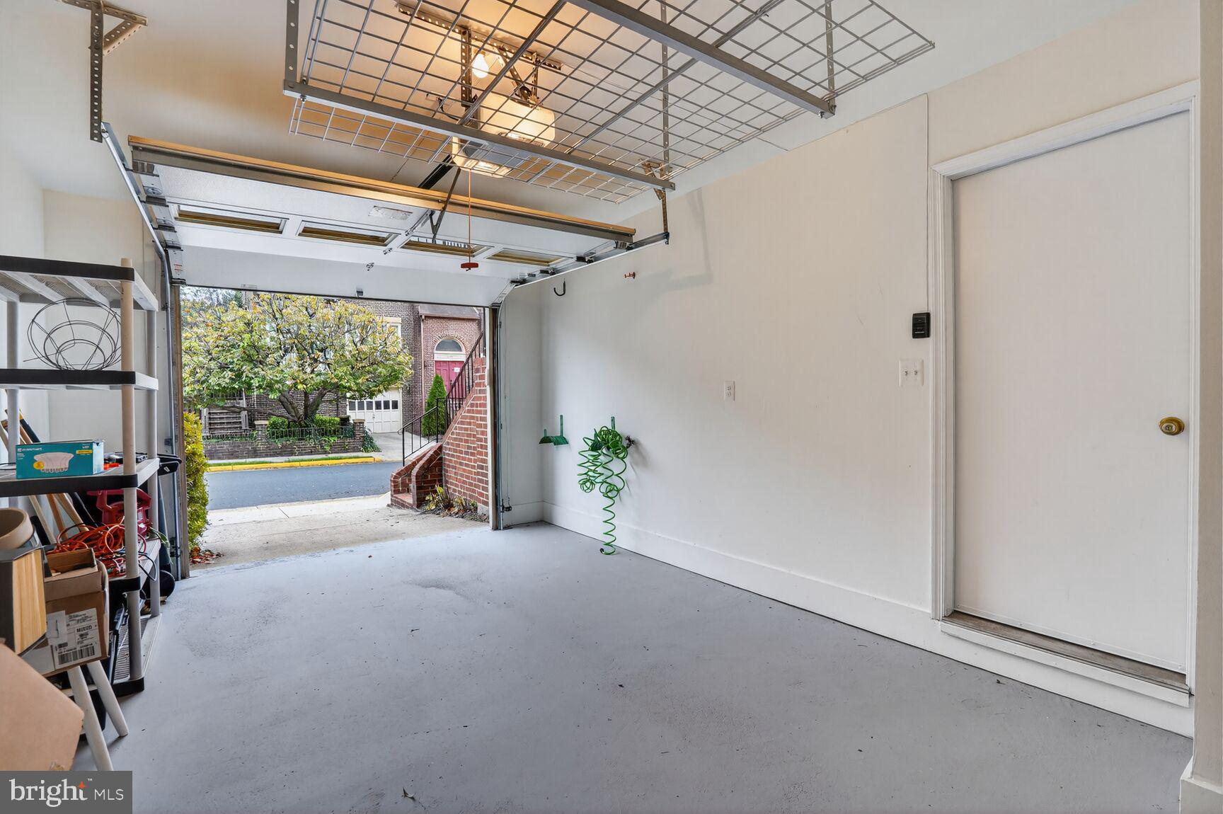 OAKTON VILLAGE - Residential