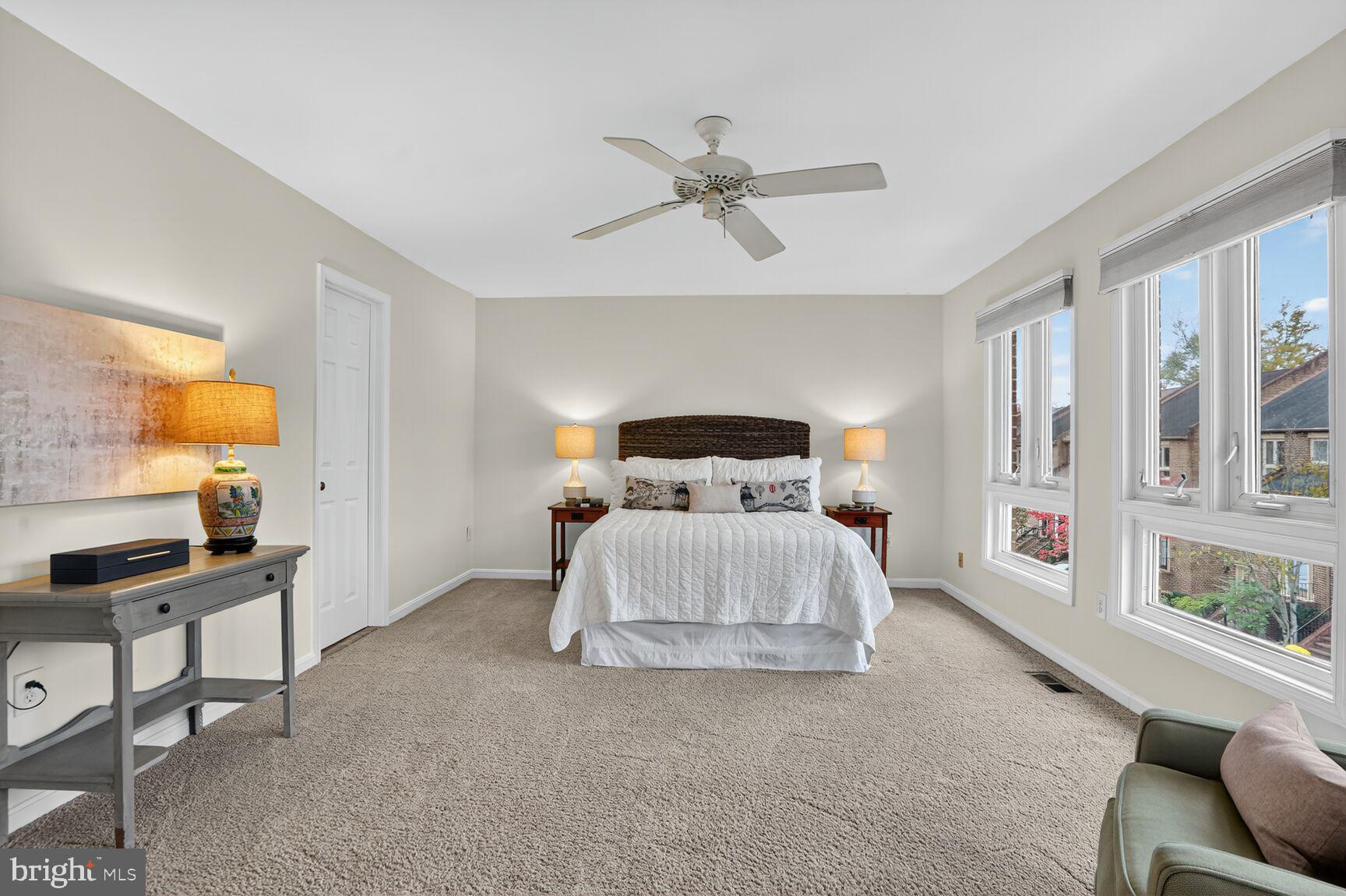 OAKTON VILLAGE - Residential