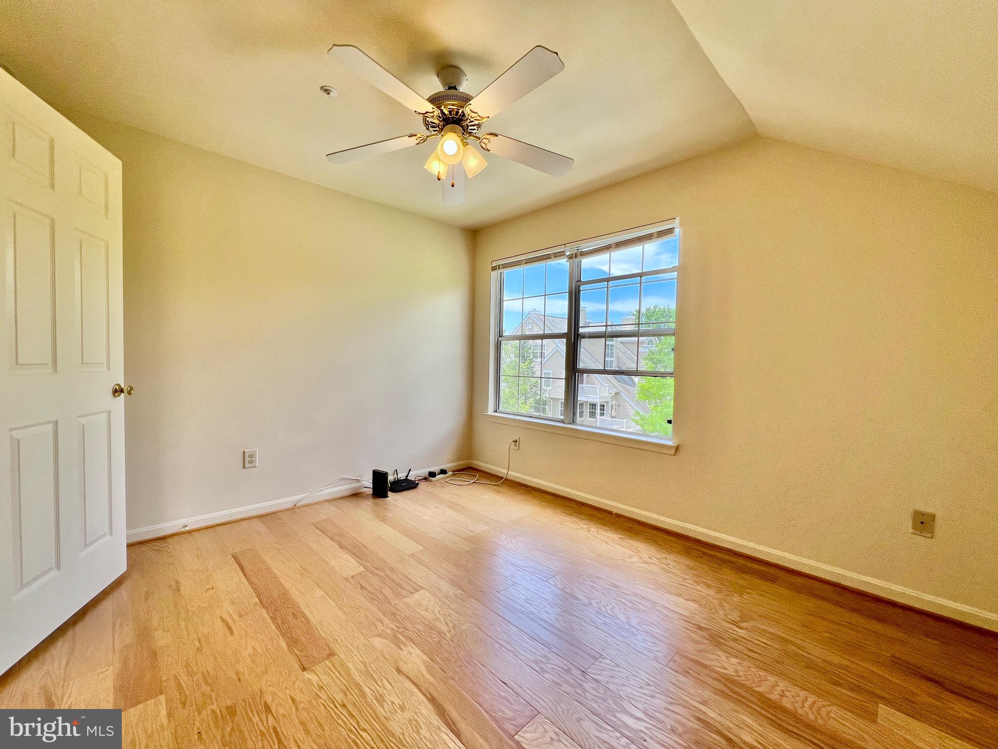 VISTAS AT WASHINGTONIAN WOODS - Residential Lease