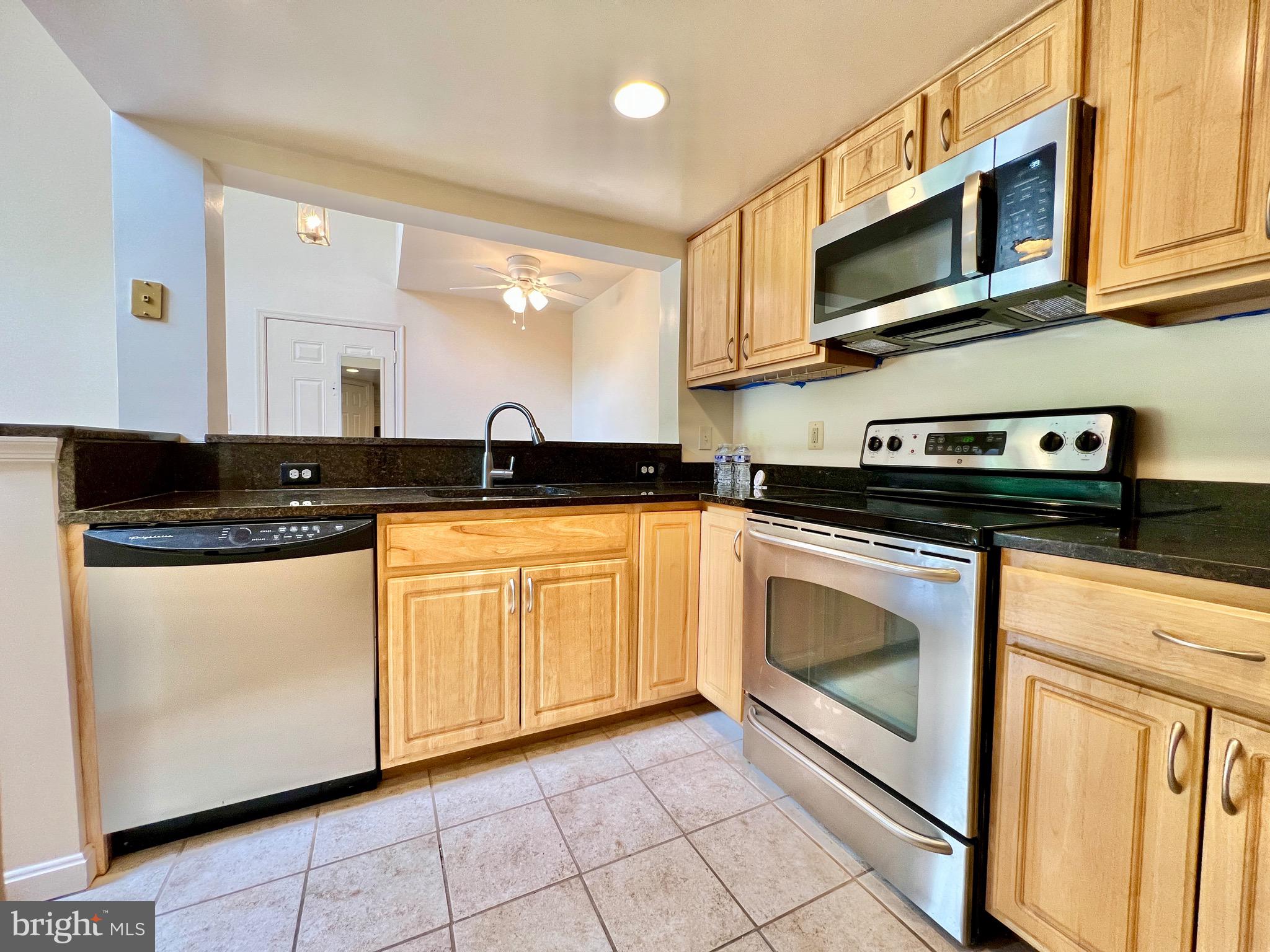 VISTAS AT WASHINGTONIAN WOODS - Residential Lease