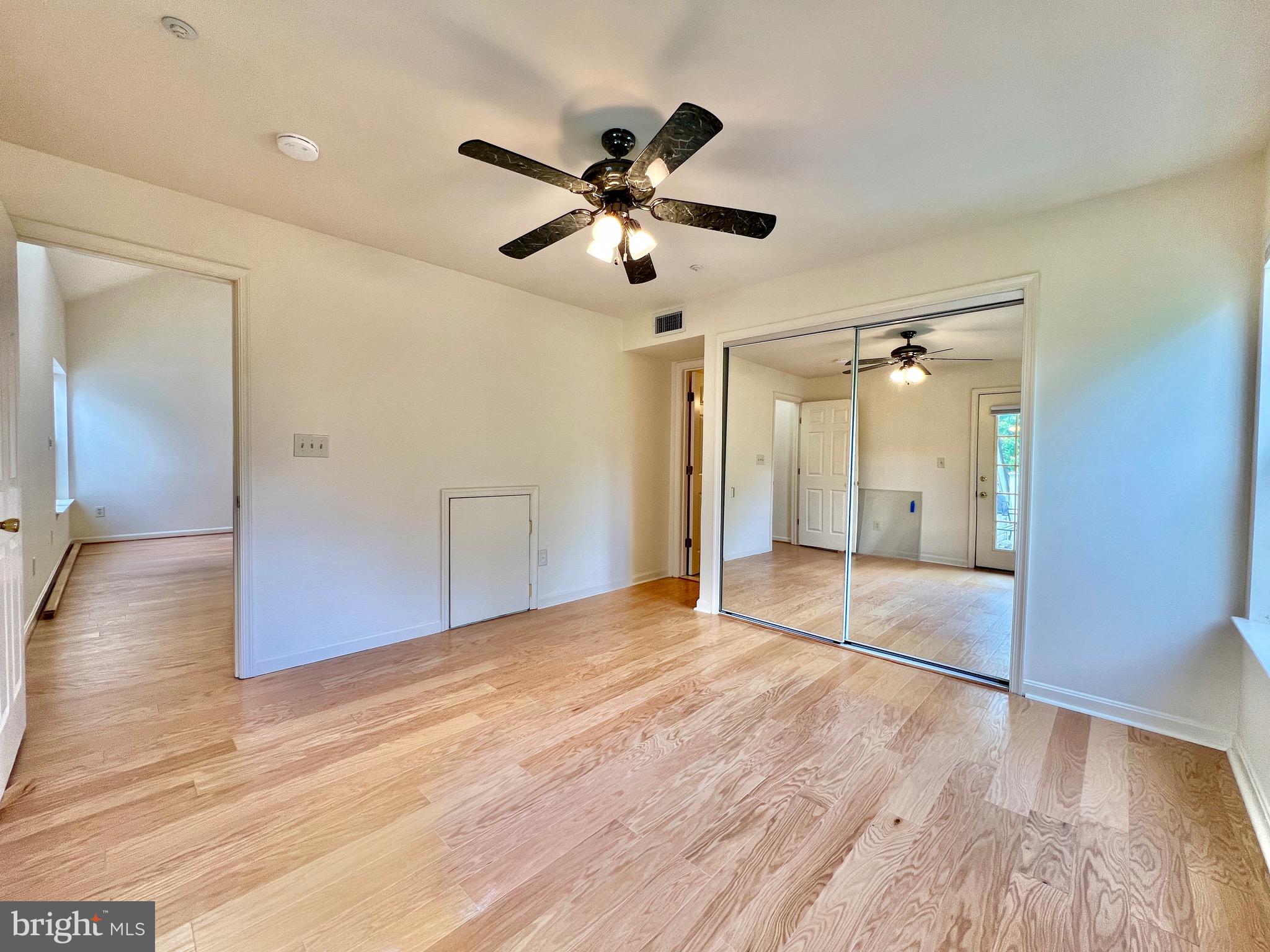 VISTAS AT WASHINGTONIAN WOODS - Residential Lease