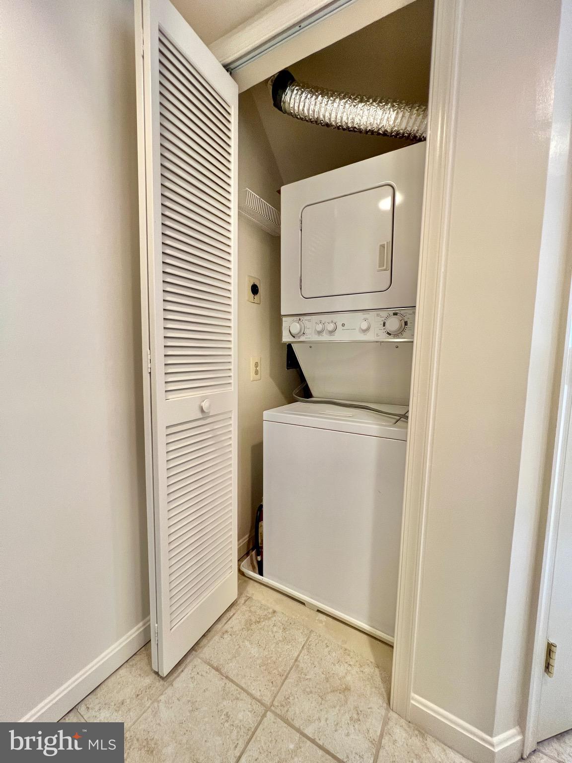 VISTAS AT WASHINGTONIAN WOODS - Residential Lease