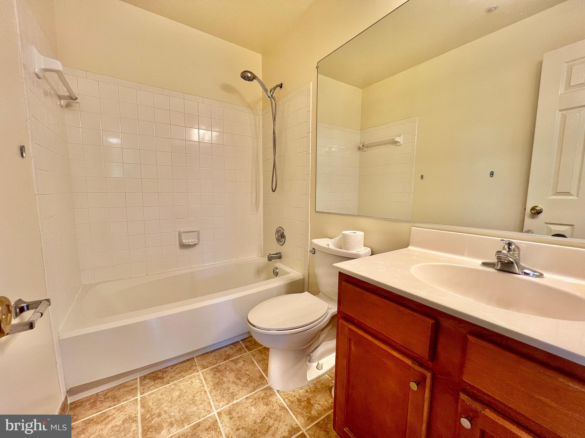 VISTAS AT WASHINGTONIAN WOODS - Residential Lease