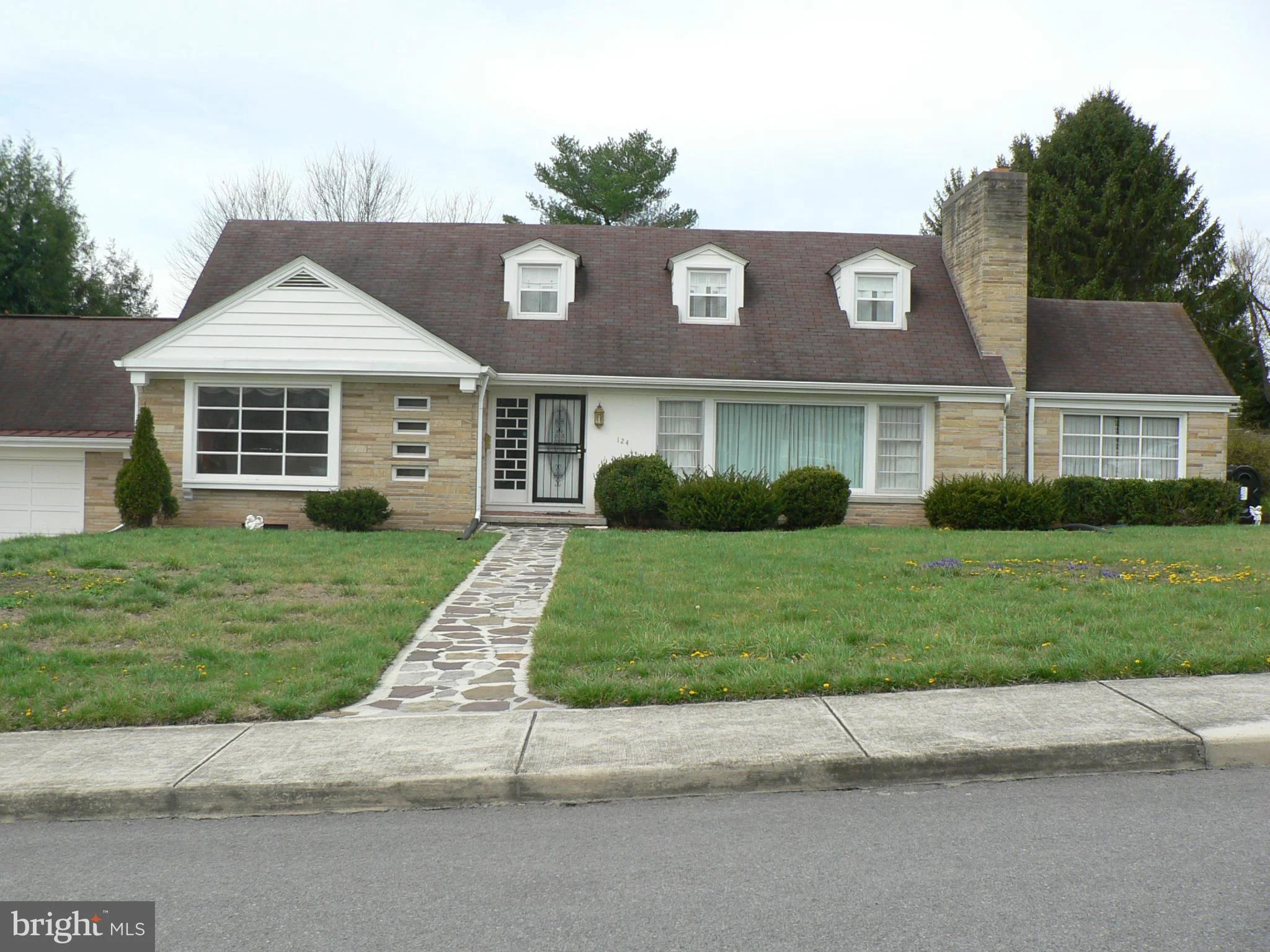 124 Pine Street, Petersburg, WV 26847