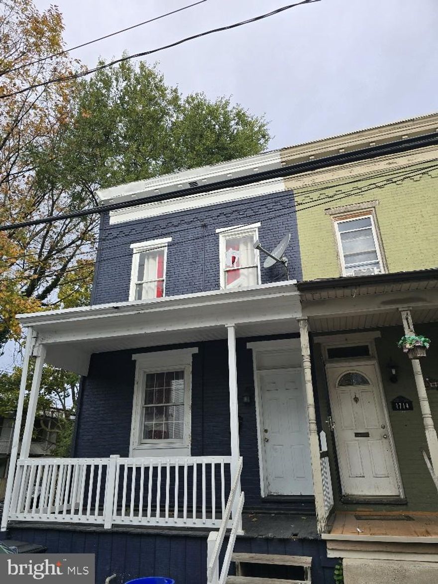 INVESTOR ALERT!!  This 3 bedroom home is currently VACANT, ideal property for an investor to add to their portfolio!!  Easy rents and management are currently in place.  Motivated seller, bring any/all offers!
