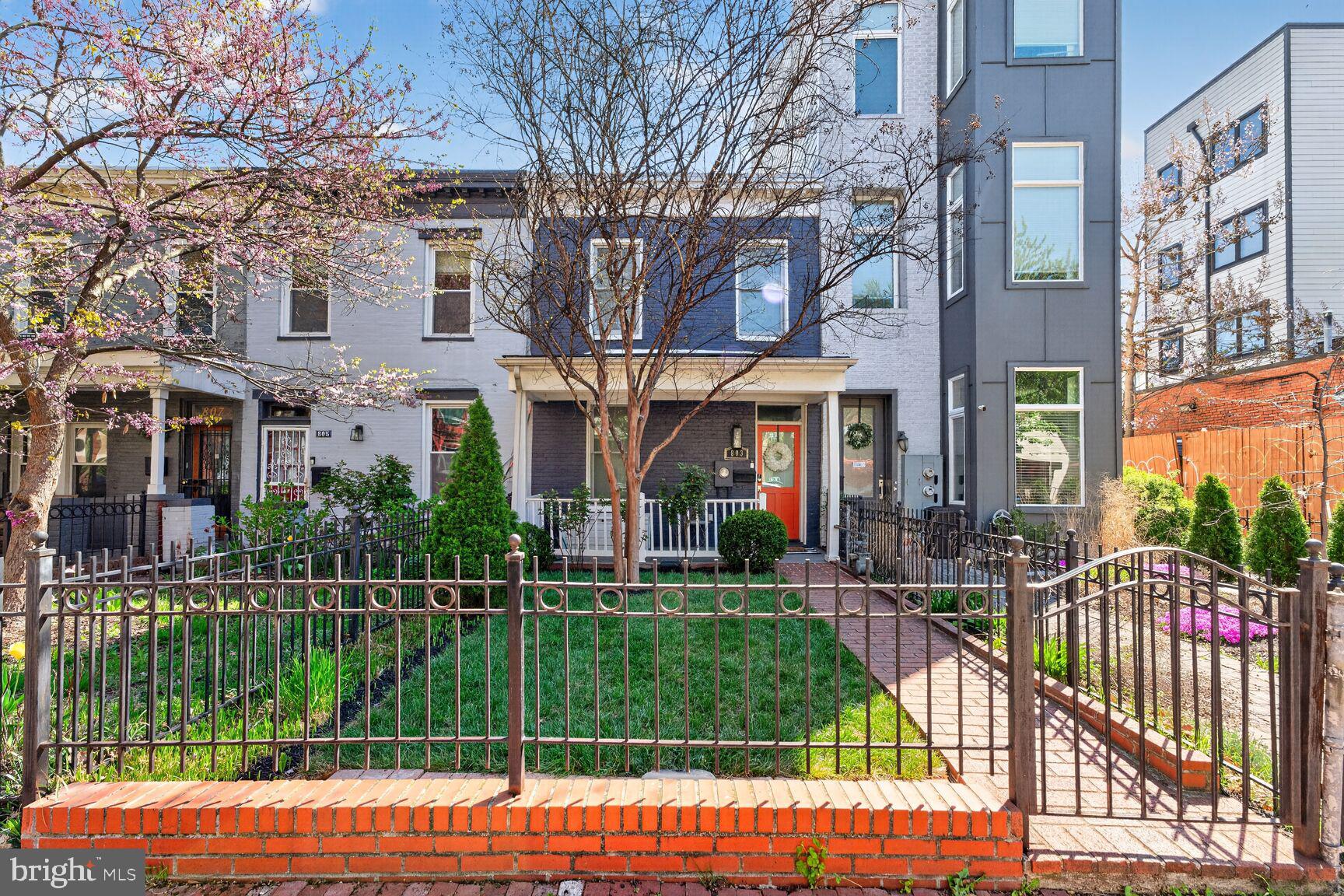 803 9TH STREET NE