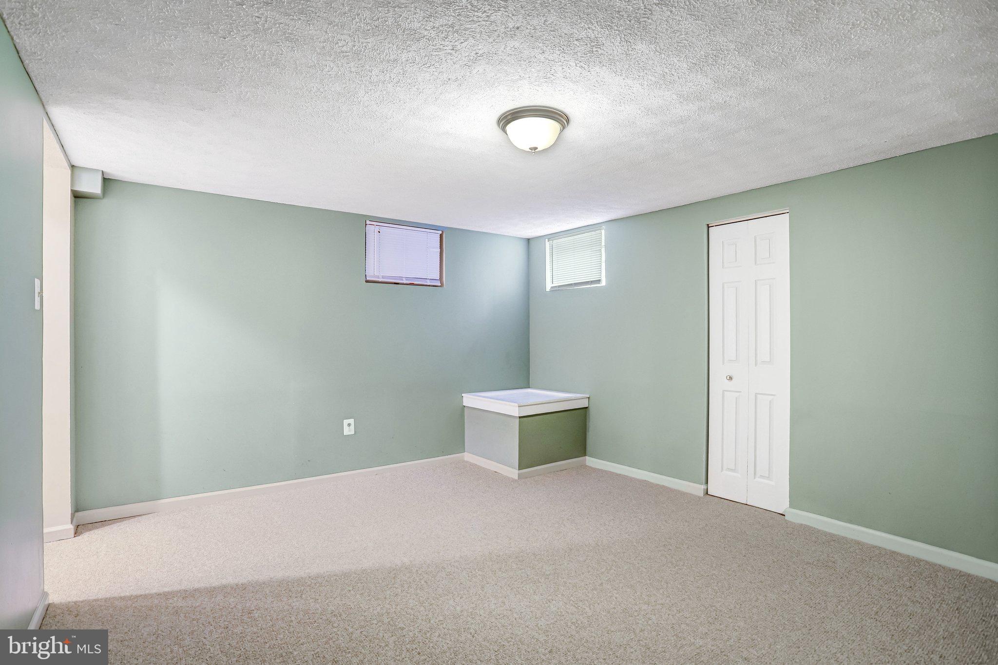 SILVER SPRING CNTRY CLUB - Residential