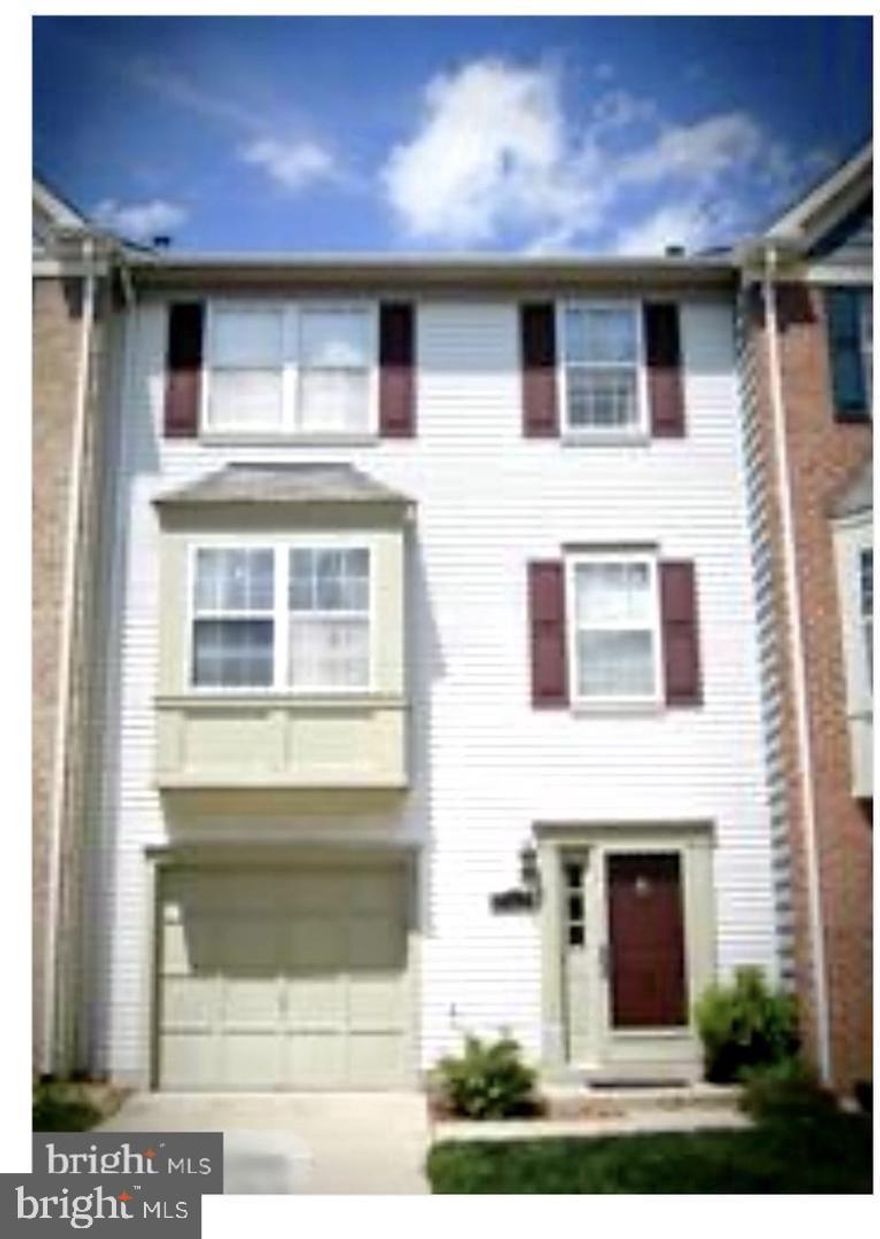 Beautiful well maintained town house In Kingstowne Conveniently located near shopping, schools, parks, and transportation. With its prime location and impeccable features, New HVAC, Water heater. Close to Van Dorn and Springfield Metro, shopping and entertainment. Kitchen with new stainless appliances, glass back splash, new cabinets, granite counter tops.
Enjoy the deck that backs to trees and has a professionally landscaped fenced in back yard. Please call agent before showing, two hour notice!
