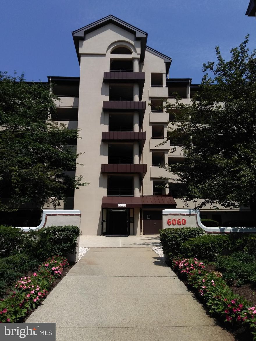 OPEN HOUSE CANCELED Renovated 2 bedroom/ 2 full bath unit at Miramont Villas with 2 balconies! 2 master suites w/private patios. Large bright living room w/wood floors. Kitchen w/pantry, newer appliances & wood floor. Washer/ dryer Secure entry building w/open parking close to Metro & shops. Free pool & tennis court. Beautiful landscaping. Excellent school district! Great location! Priced to sell!