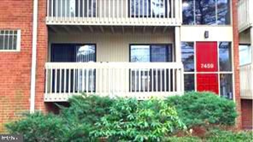 Ready to move in. Close to everything, NOVA, GMU, Shopping centers.Great location, few minutesto DC and major highways 495,I 395, across shopping center and steps from Bus stops. Rentincludes Gas, Heat & Water. Call for Combo#. Thank you for visiting.