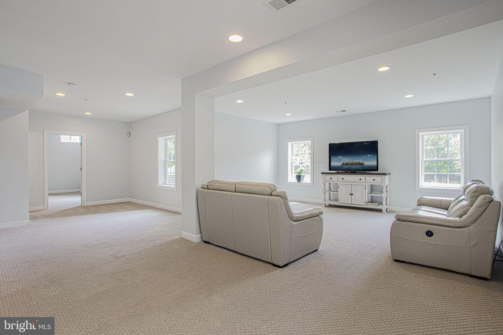 RIVERWOOD - Residential