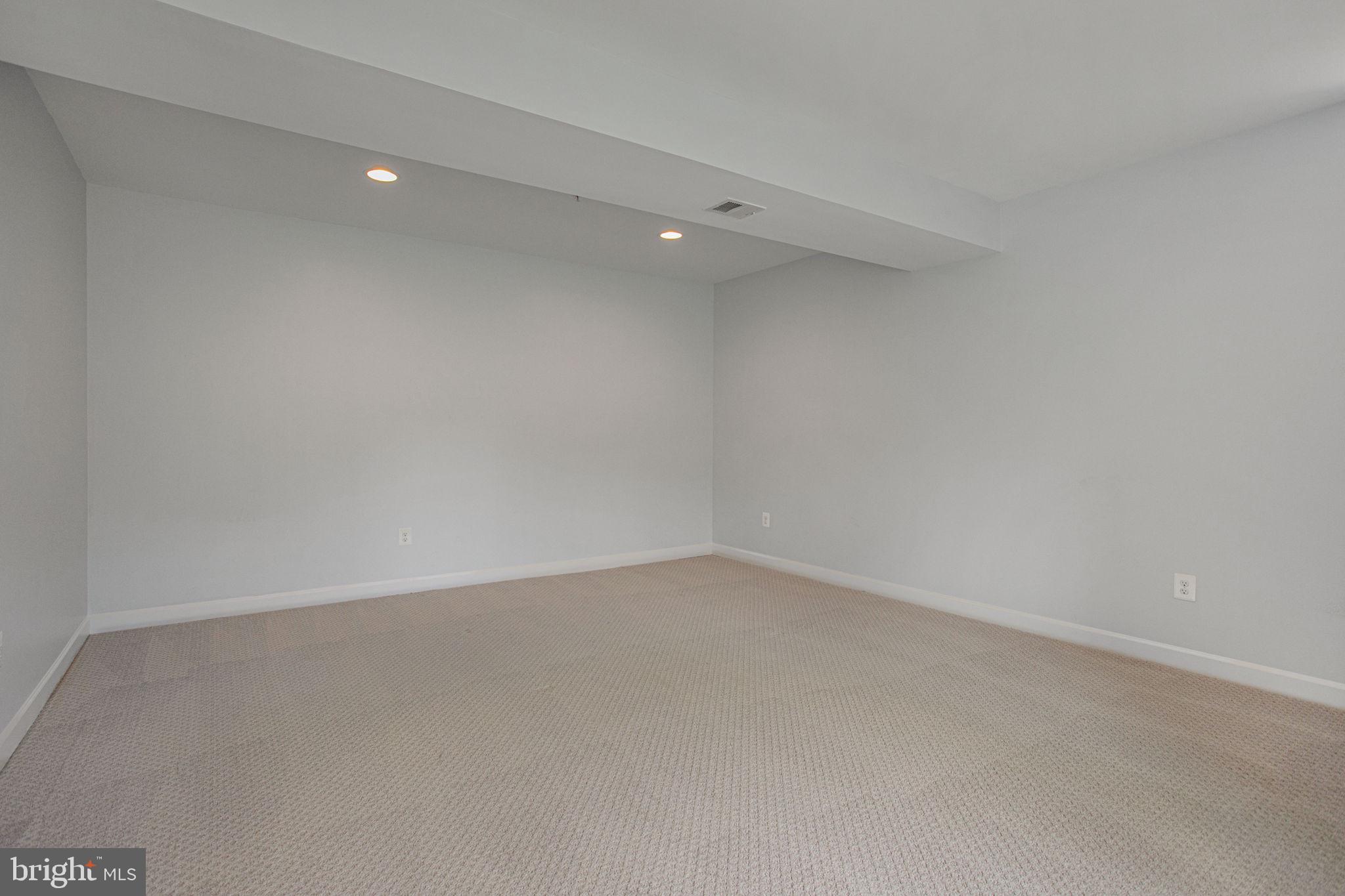 RIVERWOOD - Residential