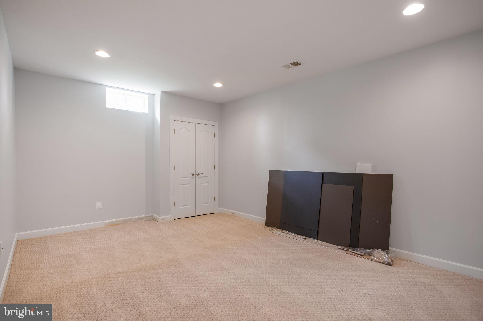 RIVERWOOD - Residential