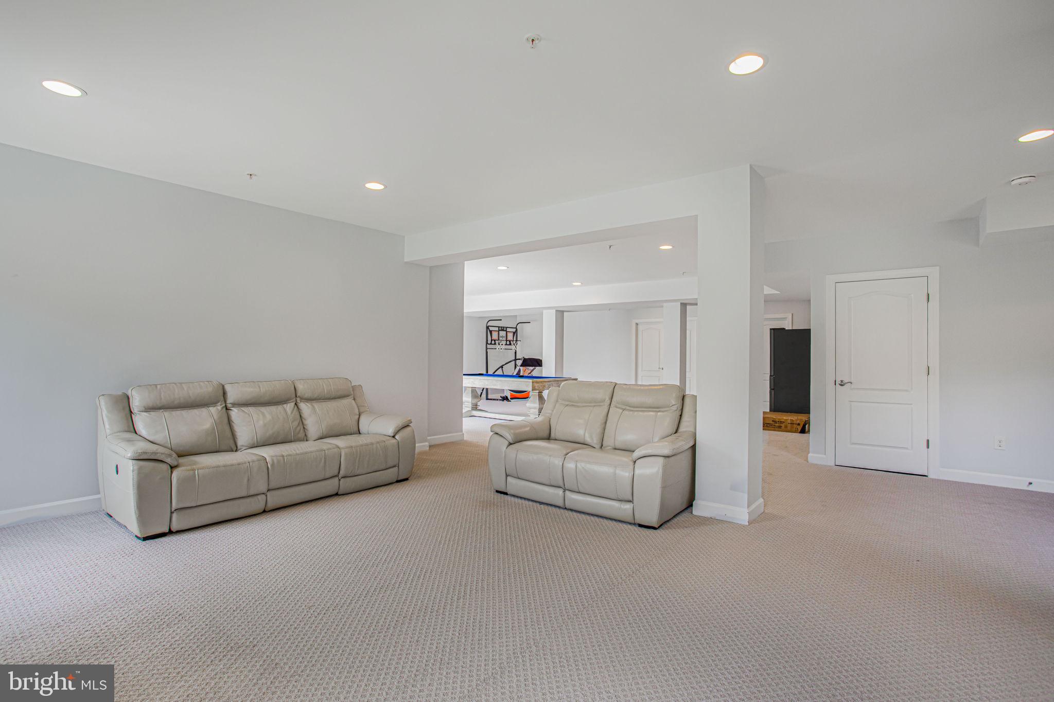 RIVERWOOD - Residential