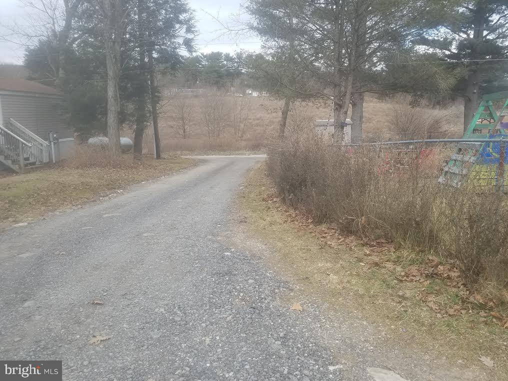 SWEET ARROW LAKE - Residential