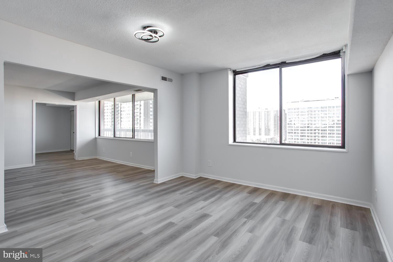 SKYLINE TOWERS - Residential