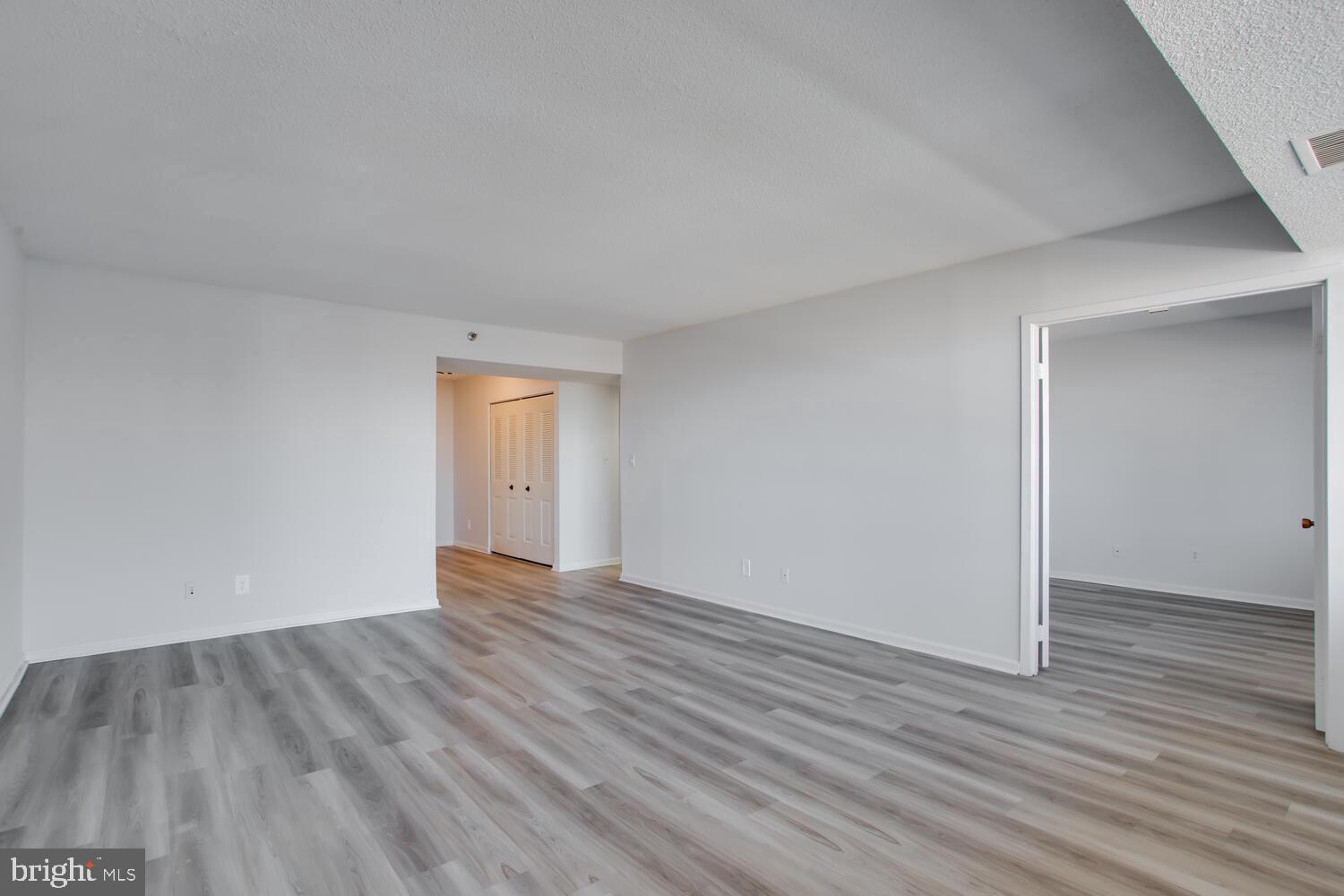 SKYLINE TOWERS - Residential