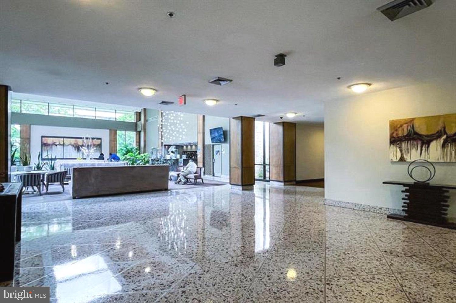 SKYLINE TOWERS - Residential