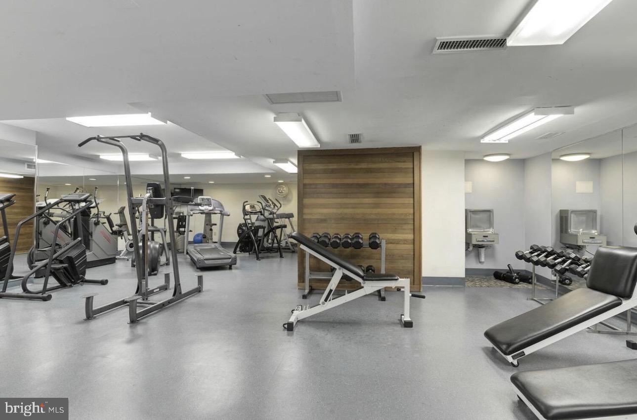 SKYLINE TOWERS - Residential