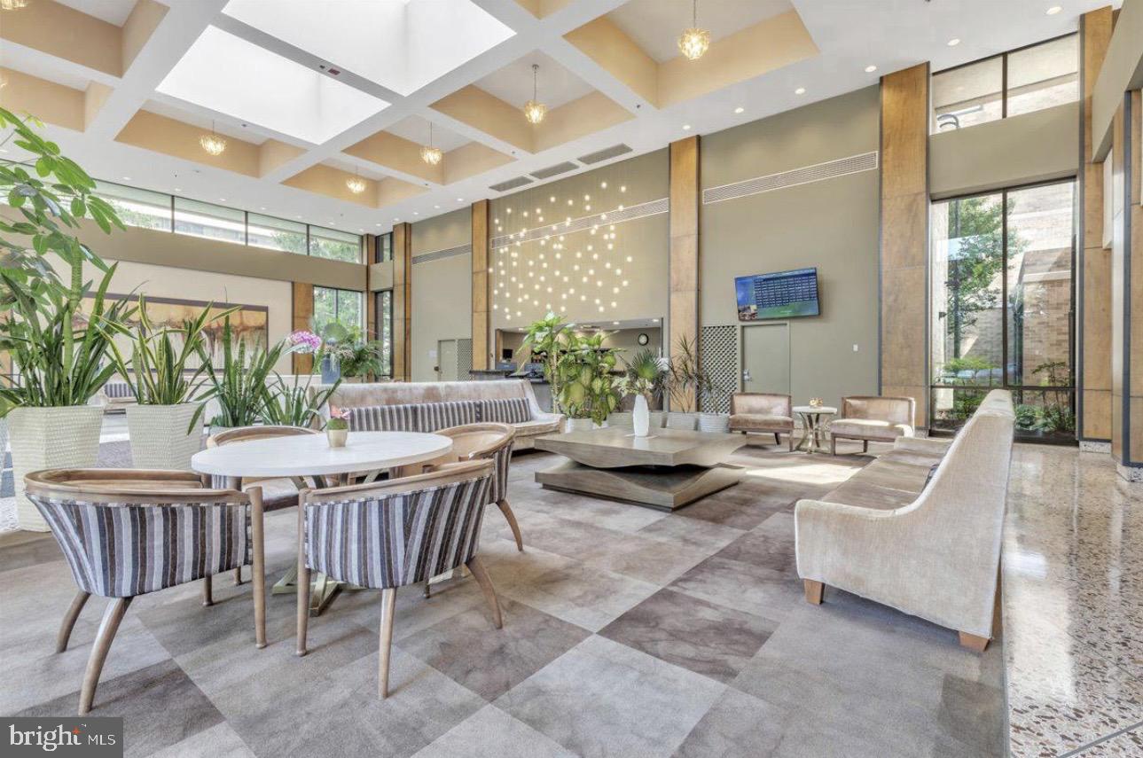 SKYLINE TOWERS - Residential