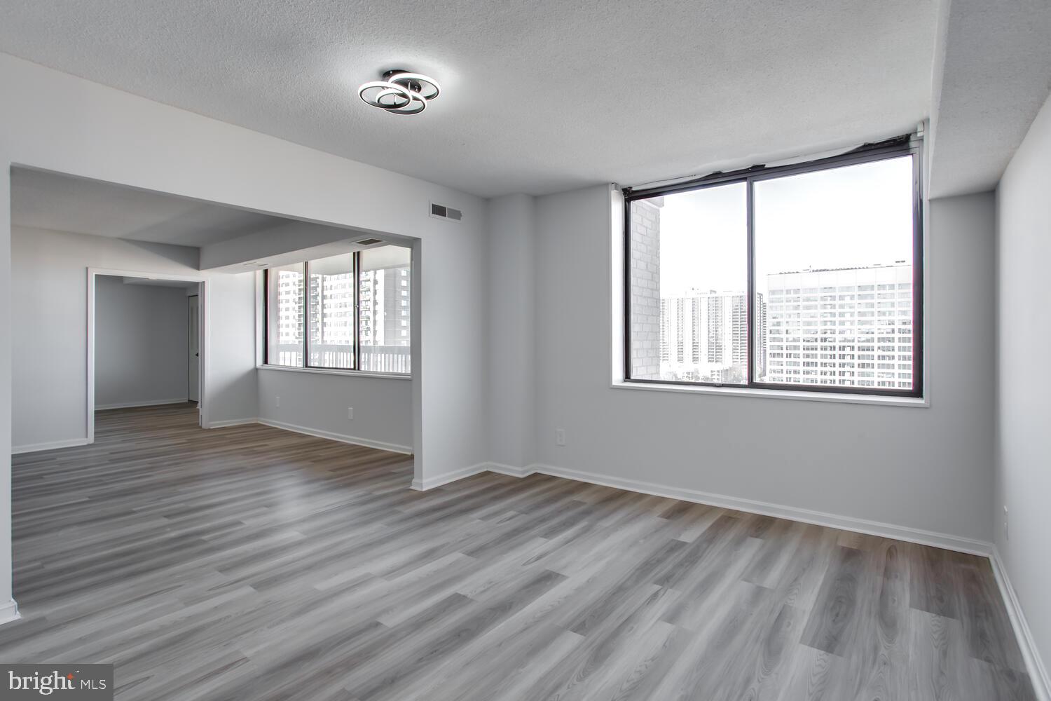 SKYLINE TOWERS - Residential