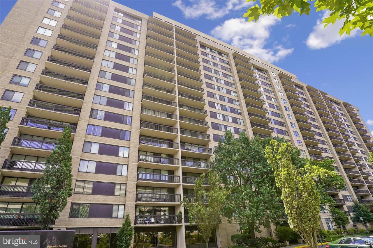 SKYLINE TOWERS - Residential