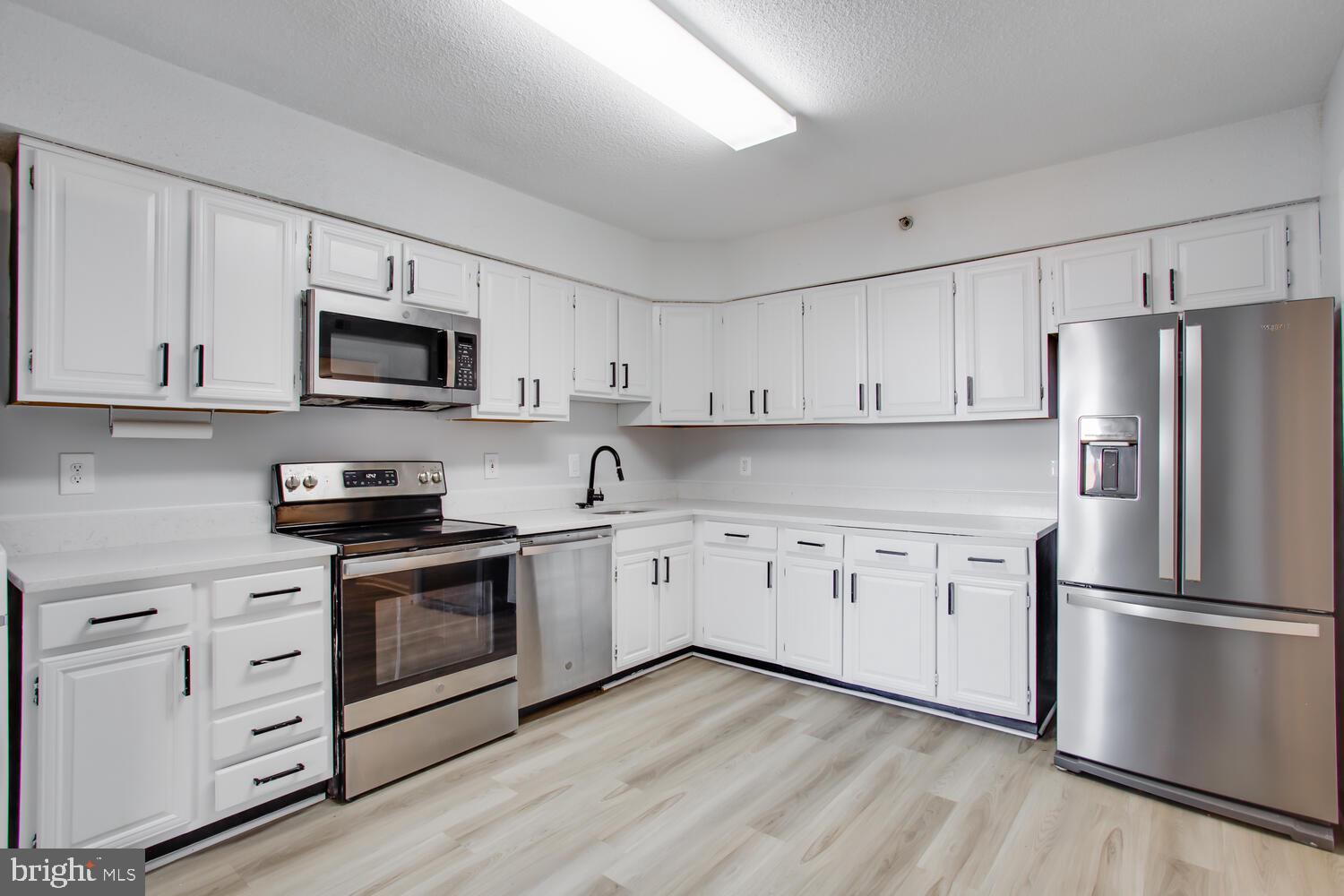 SKYLINE TOWERS - Residential