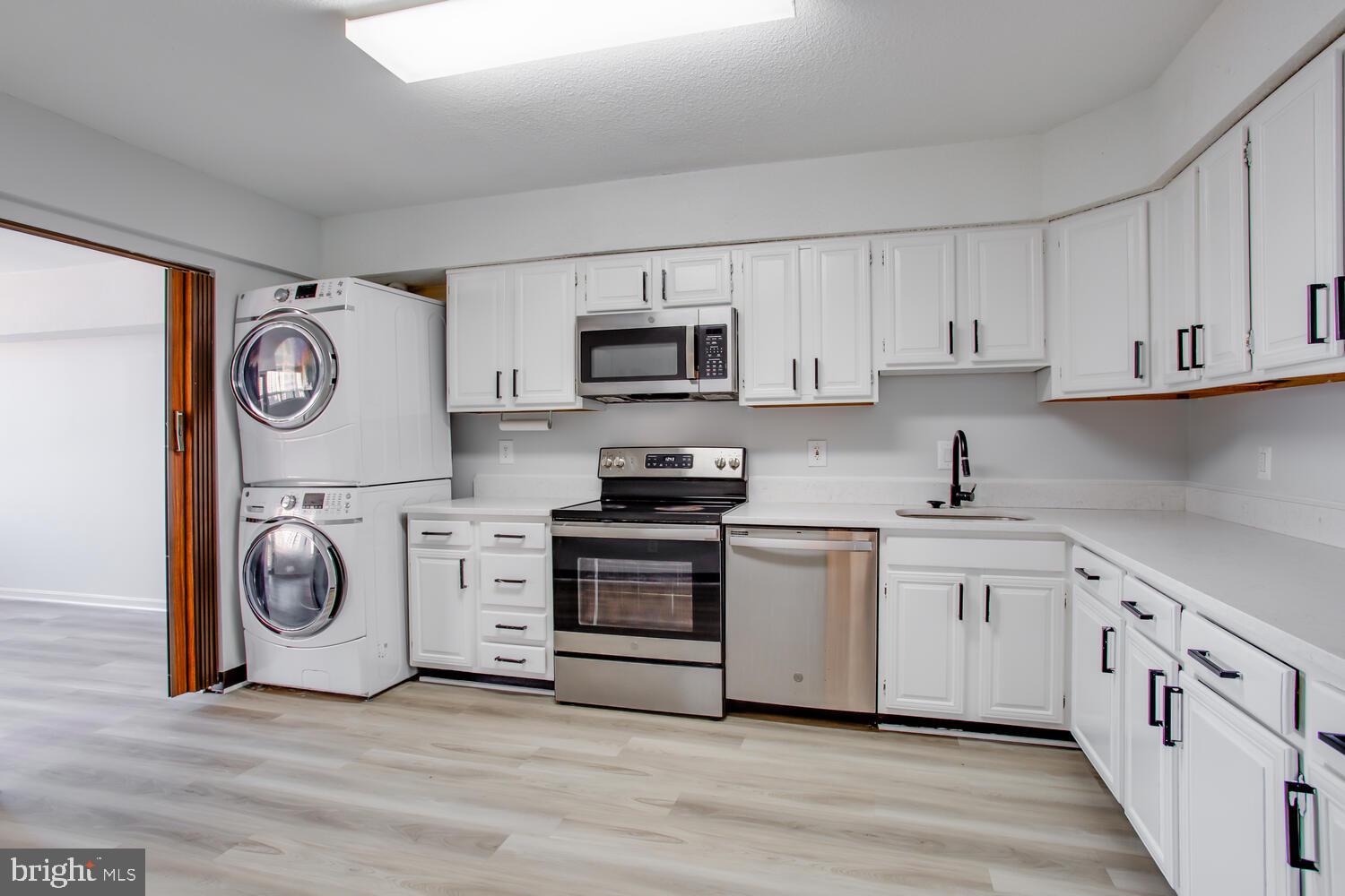 SKYLINE TOWERS - Residential