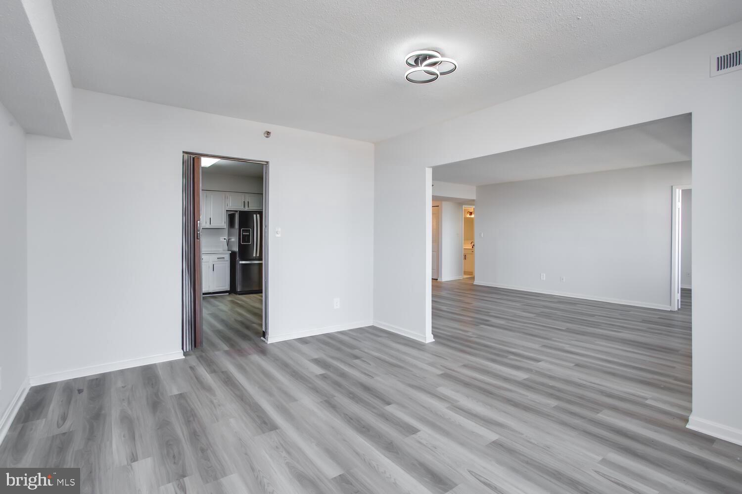 SKYLINE TOWERS - Residential