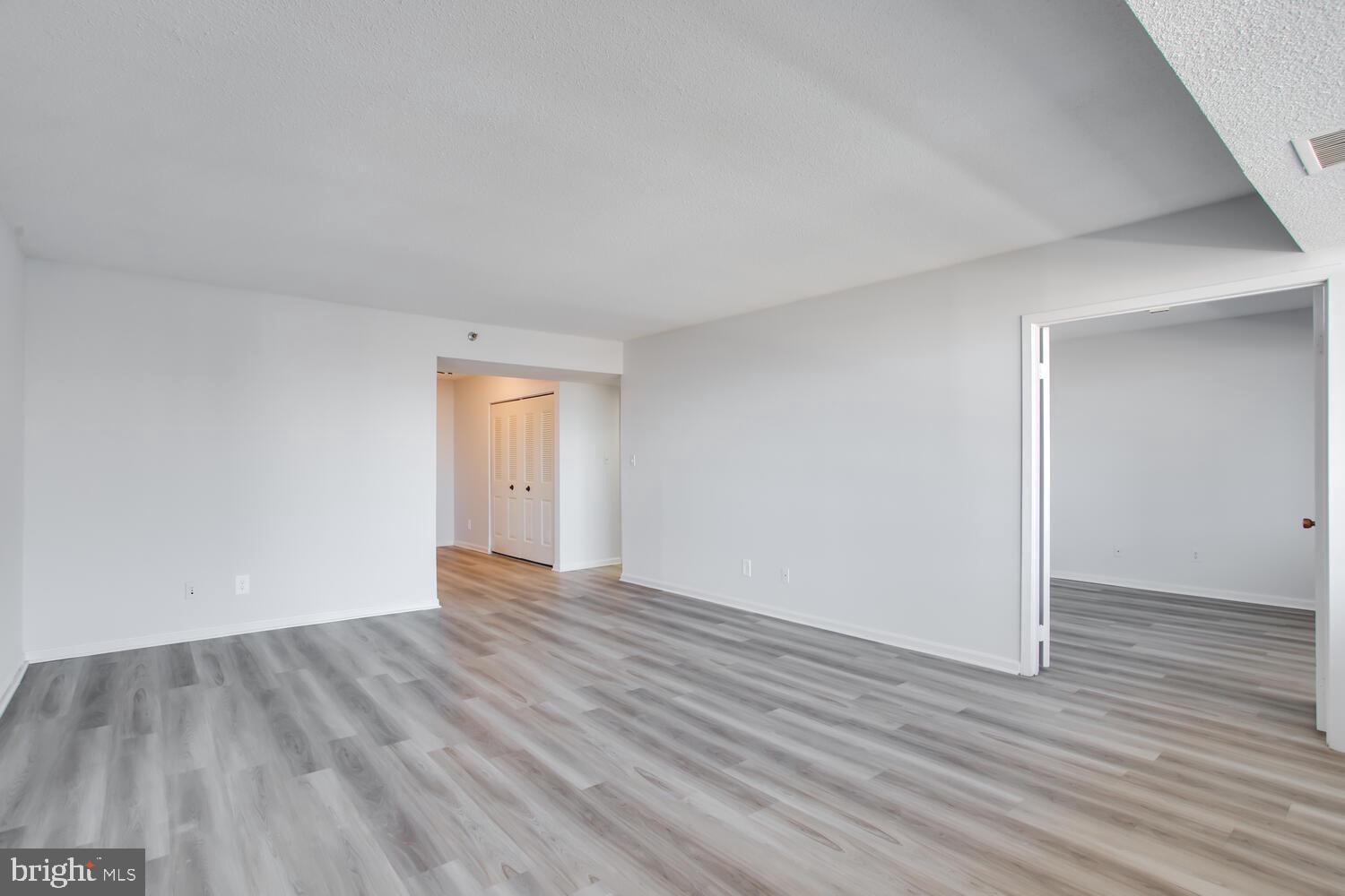 SKYLINE TOWERS - Residential